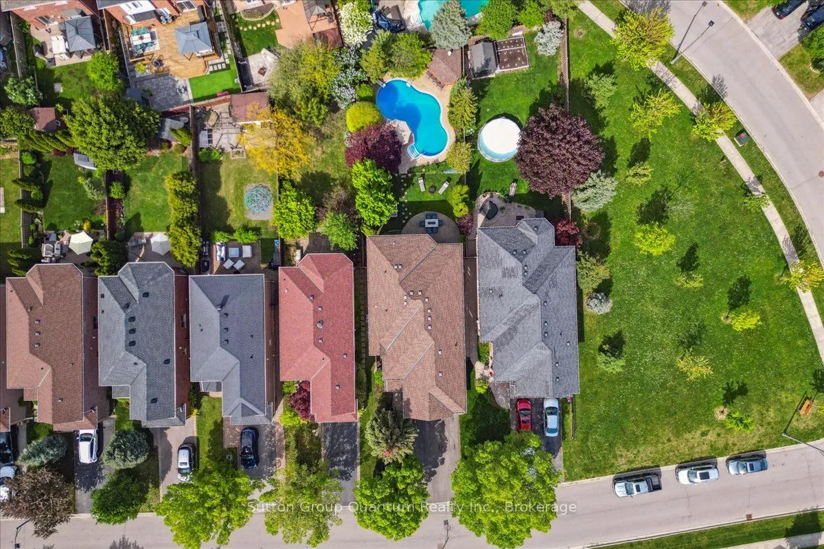 2477 Longridge Crescent