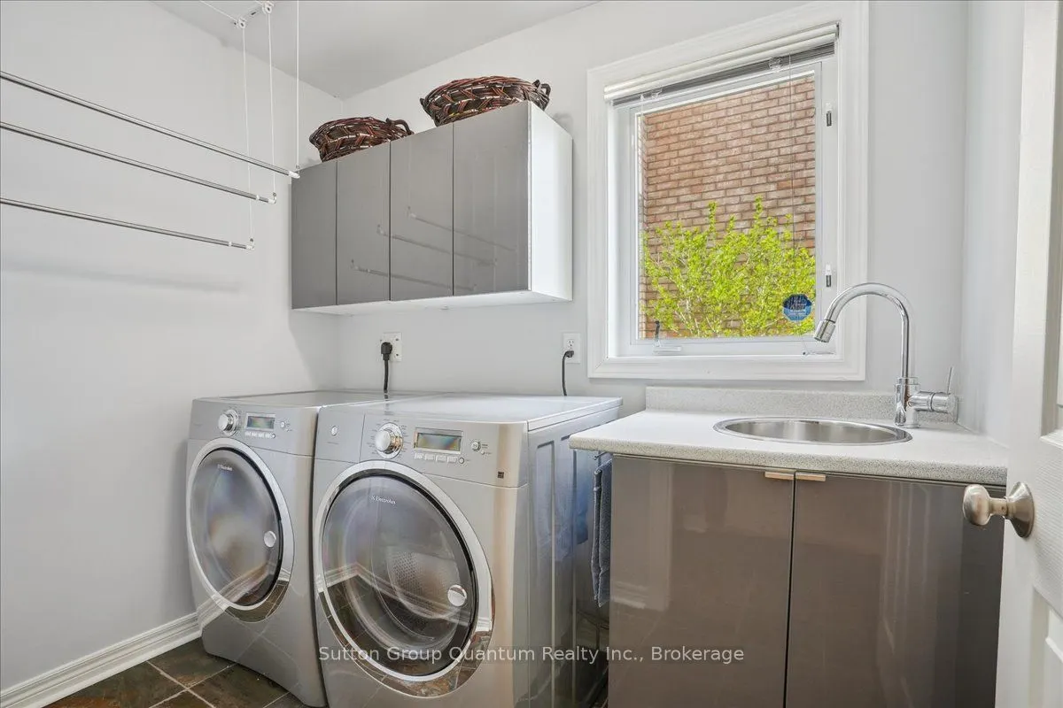 2477 Longridge Crescent