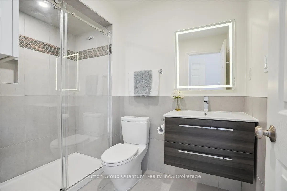 2477 Longridge Crescent