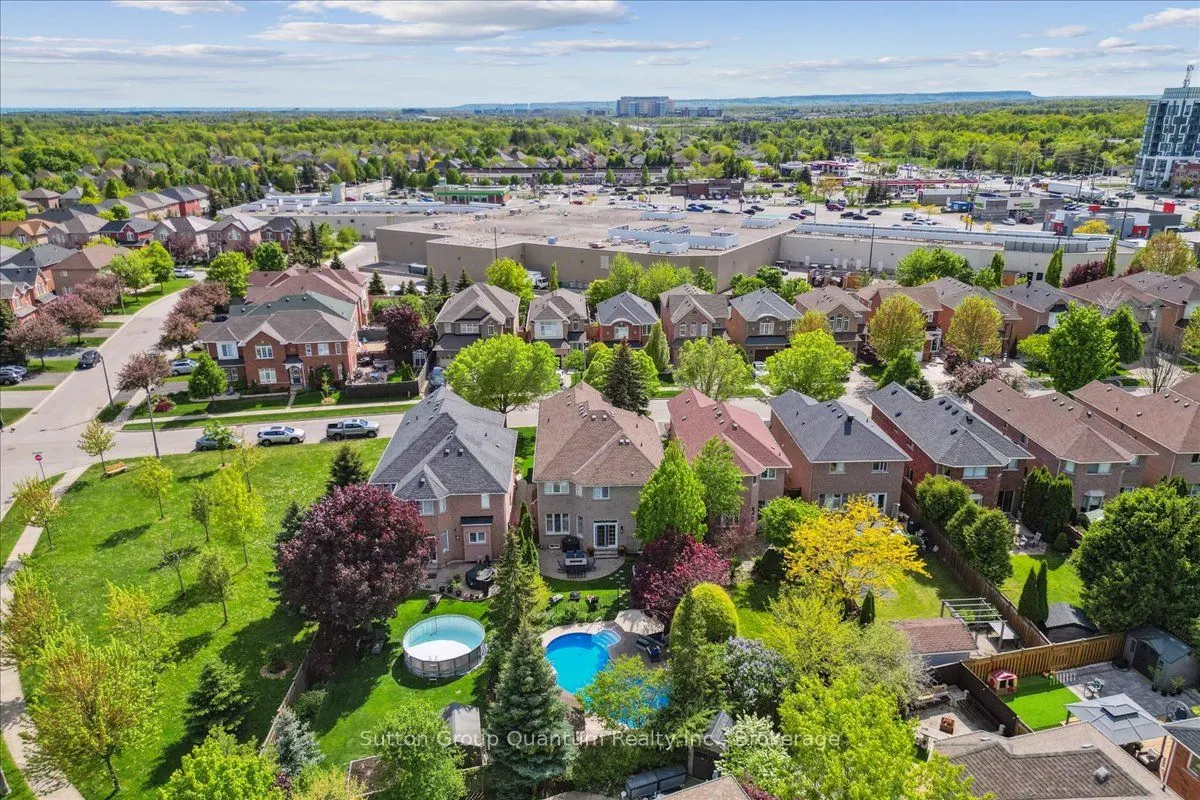 2477 Longridge Crescent