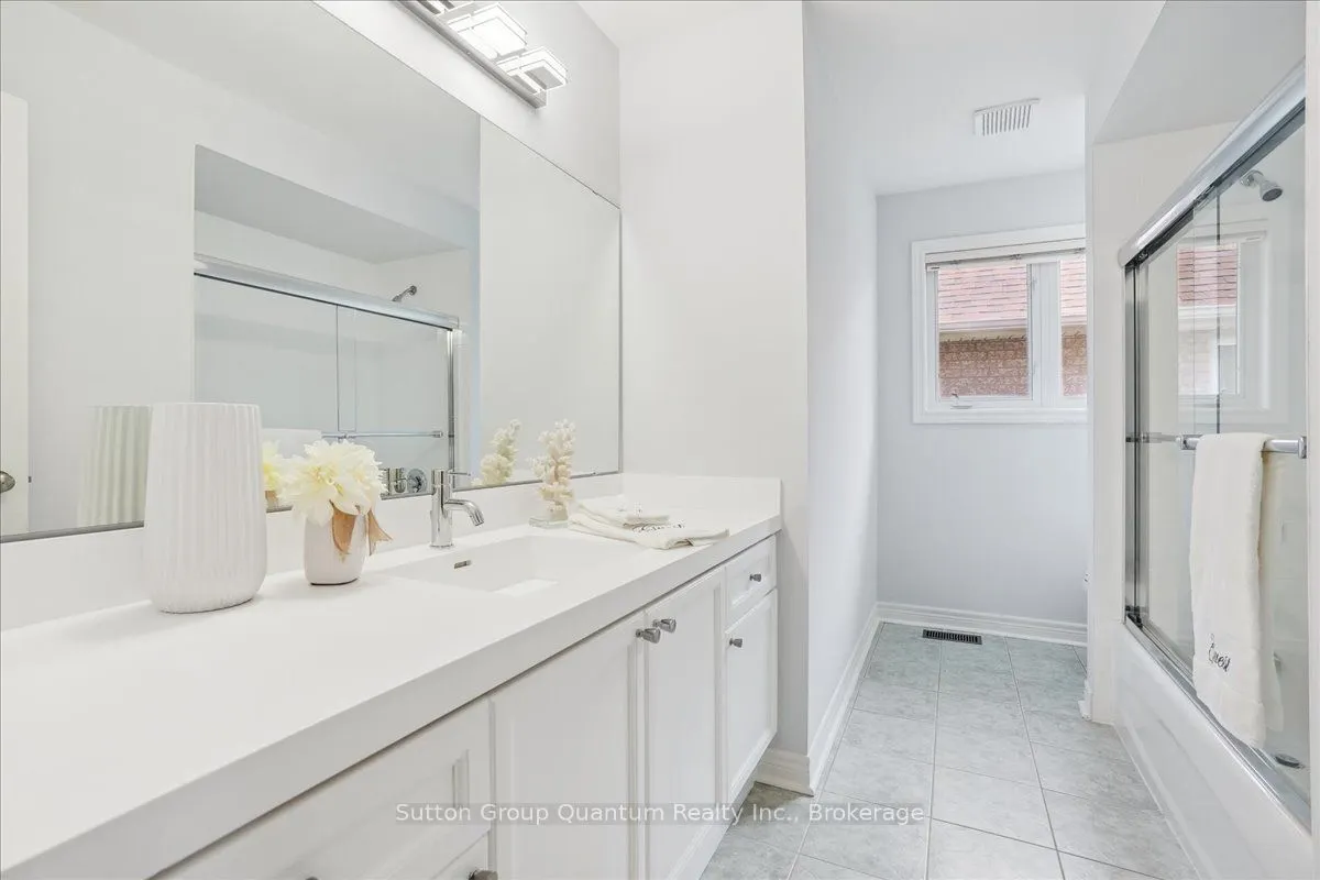 2477 Longridge Crescent