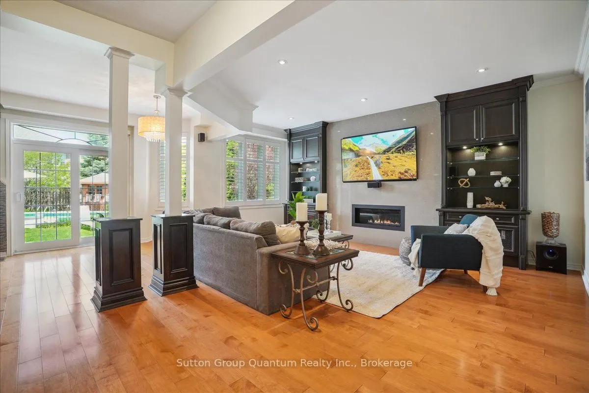 2477 Longridge Crescent