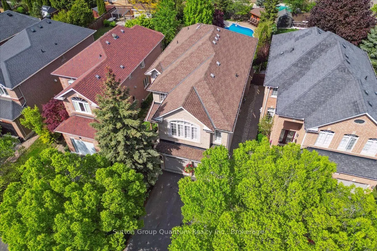 2477 Longridge Crescent