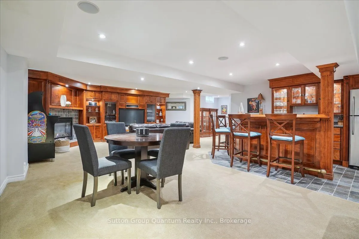 2477 Longridge Crescent