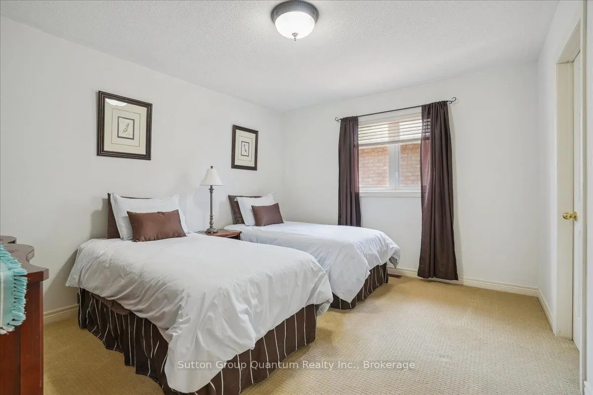 2477 Longridge Crescent