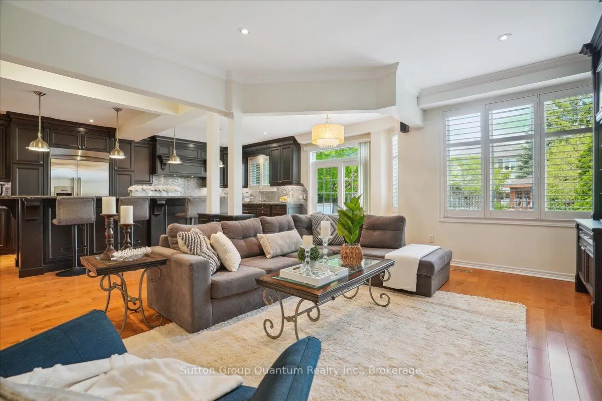 2477 Longridge Crescent