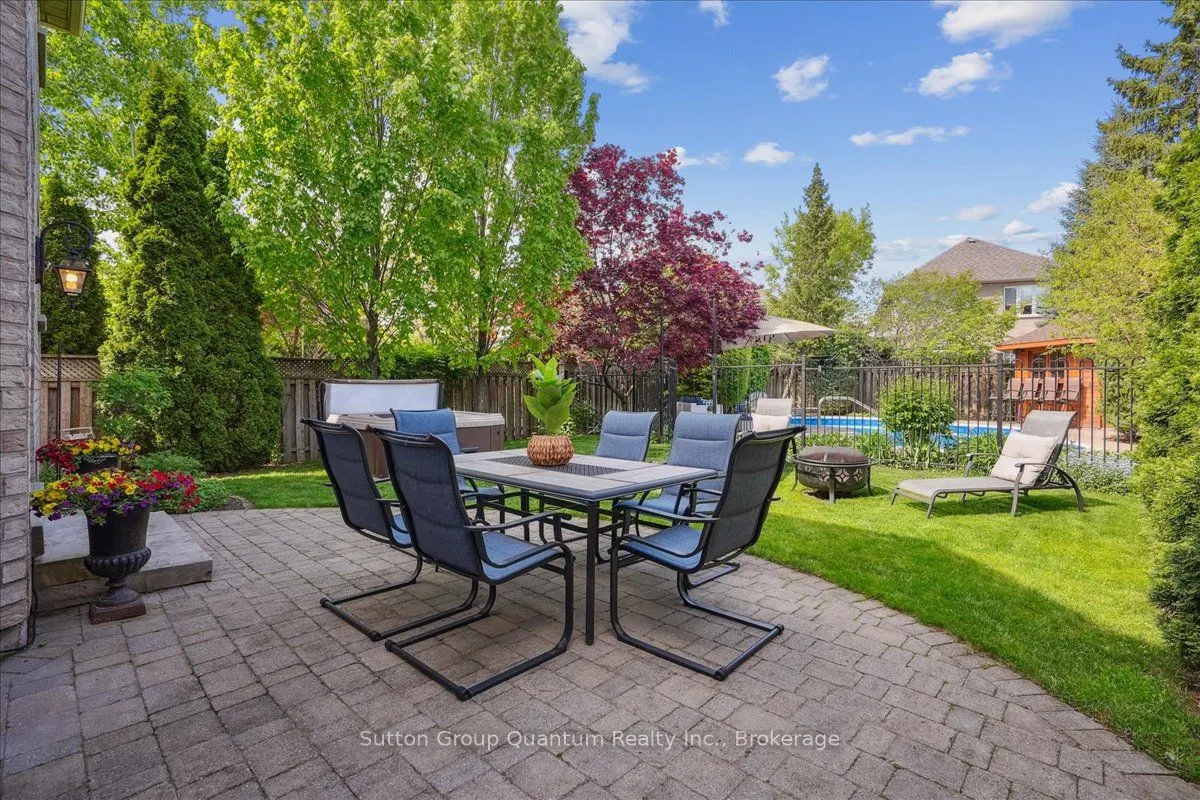 2477 Longridge Crescent