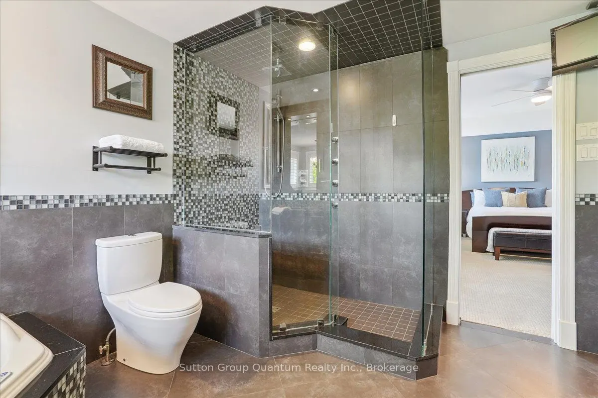 2477 Longridge Crescent