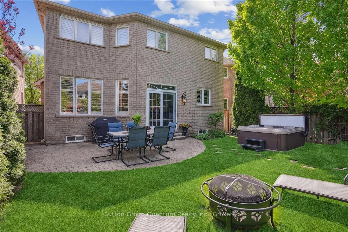 2477 Longridge Crescent