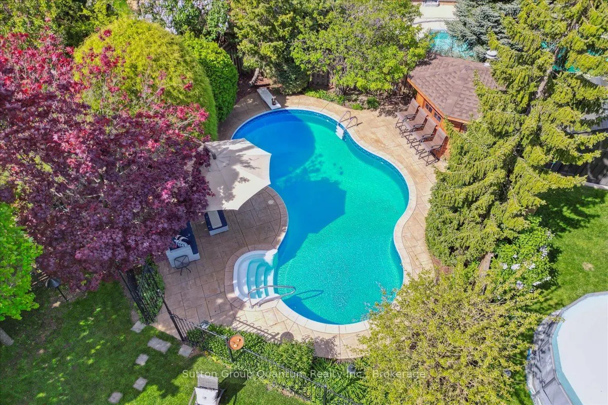 2477 Longridge Crescent