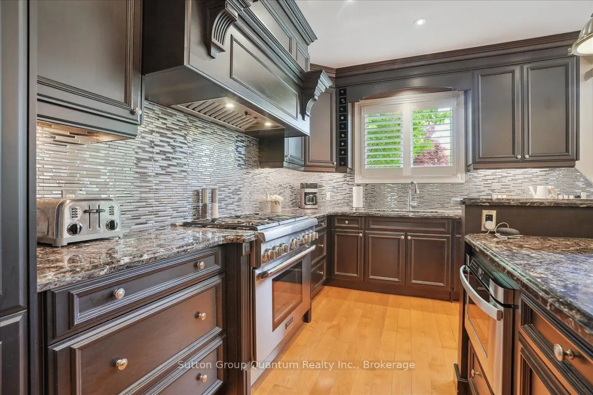 2477 Longridge Crescent