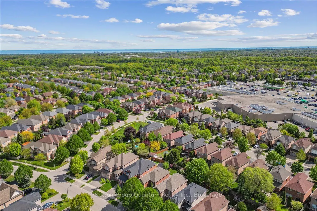 2477 Longridge Crescent