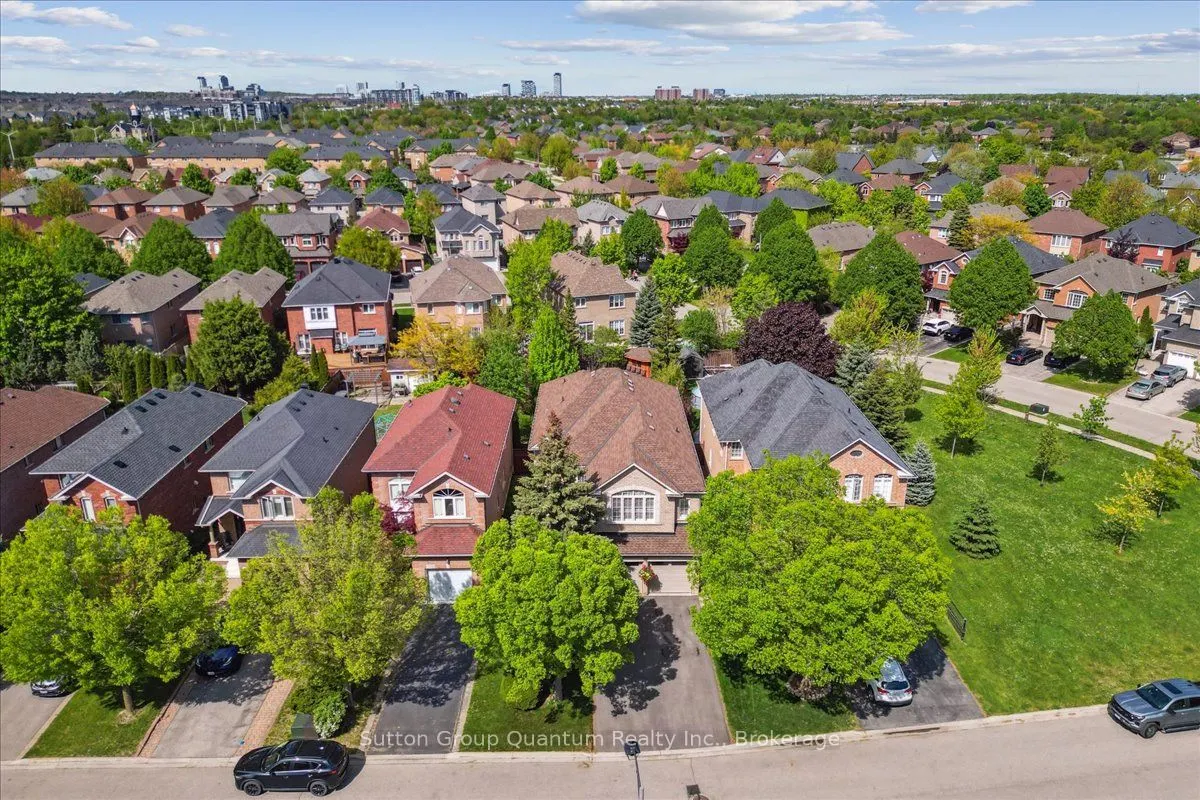 2477 Longridge Crescent