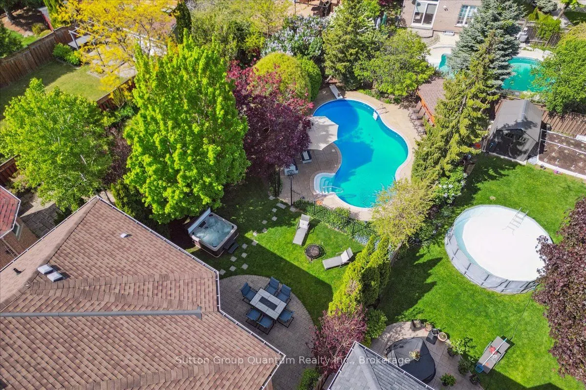 2477 Longridge Crescent