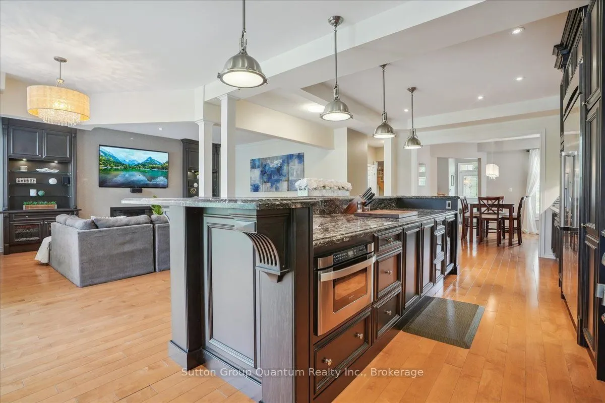 2477 Longridge Crescent