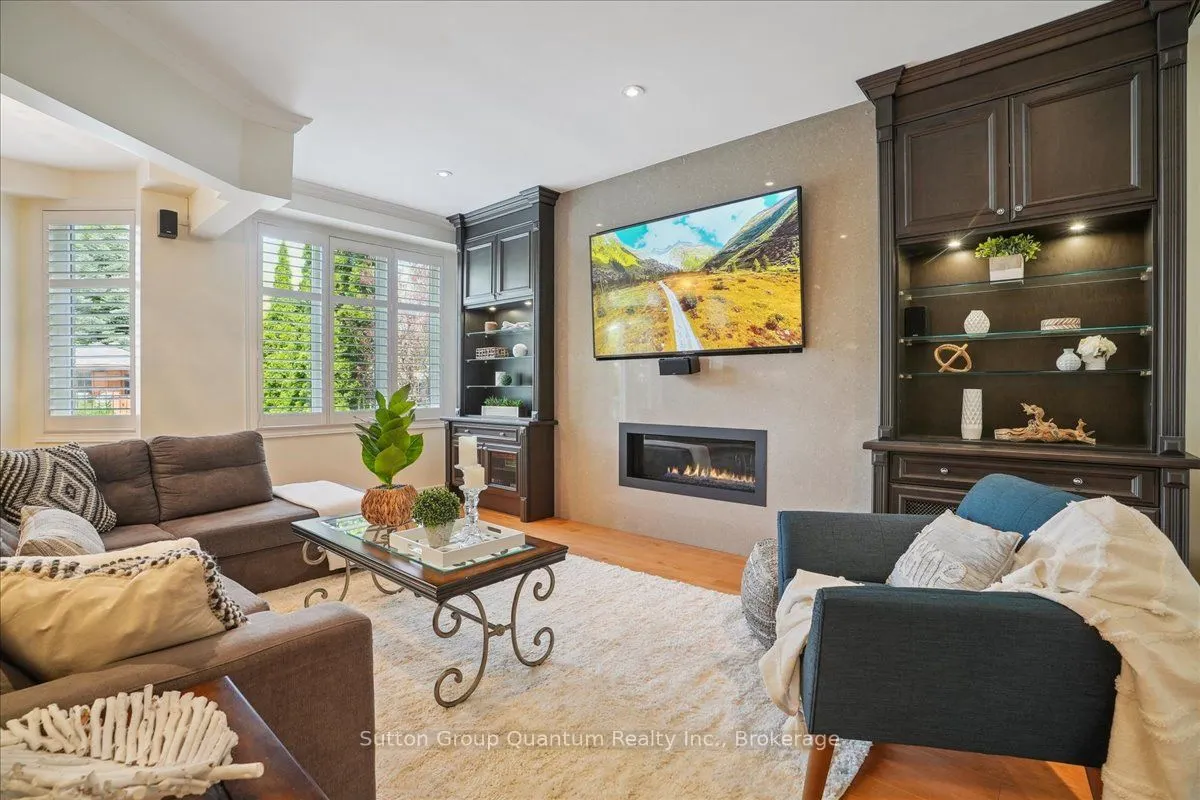 2477 Longridge Crescent