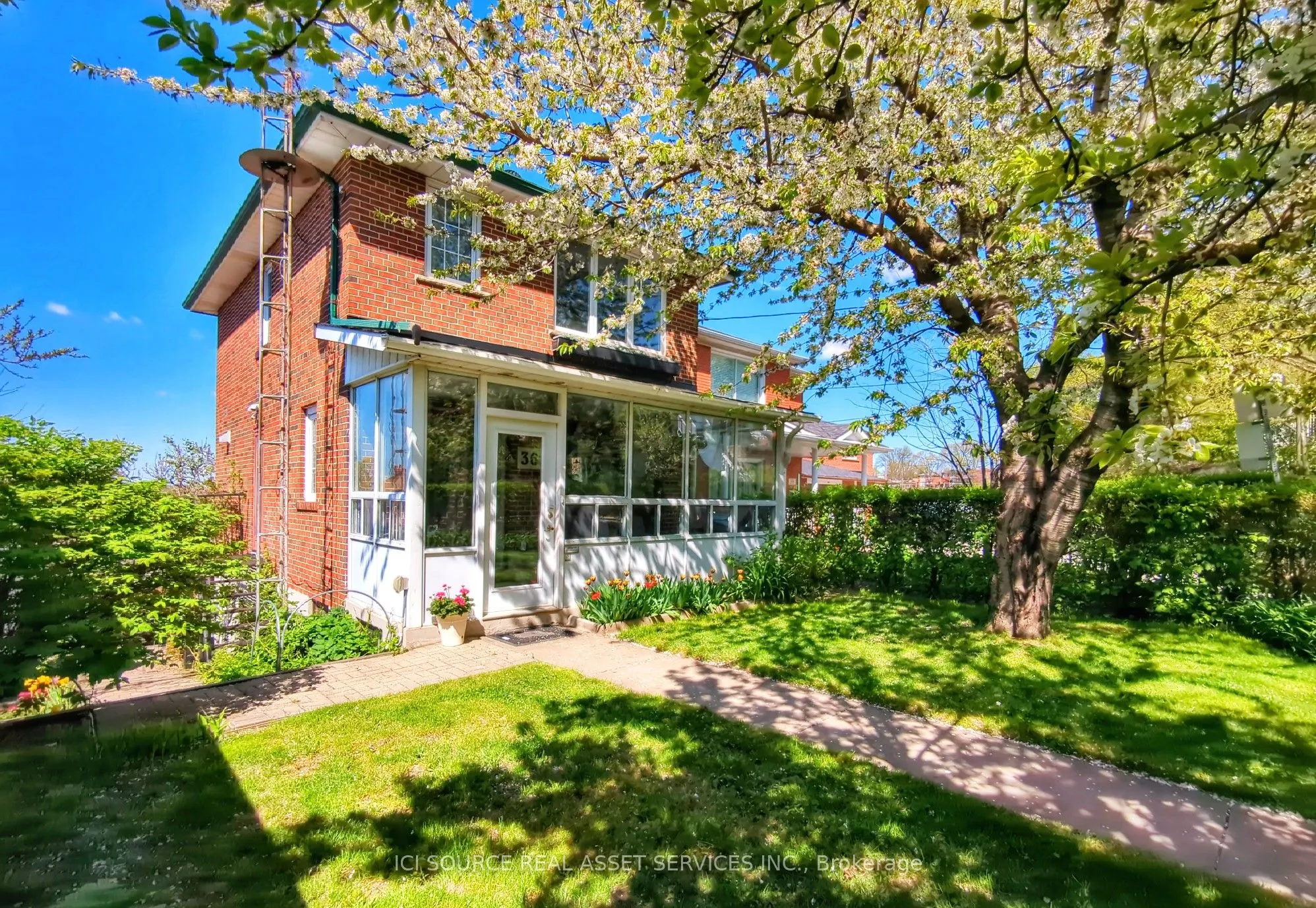 362 Silverthorn Avenue