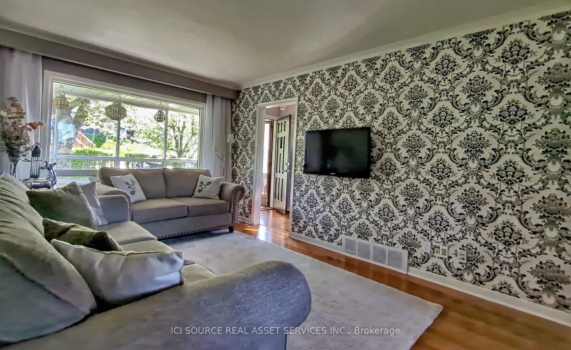 362 Silverthorn Avenue