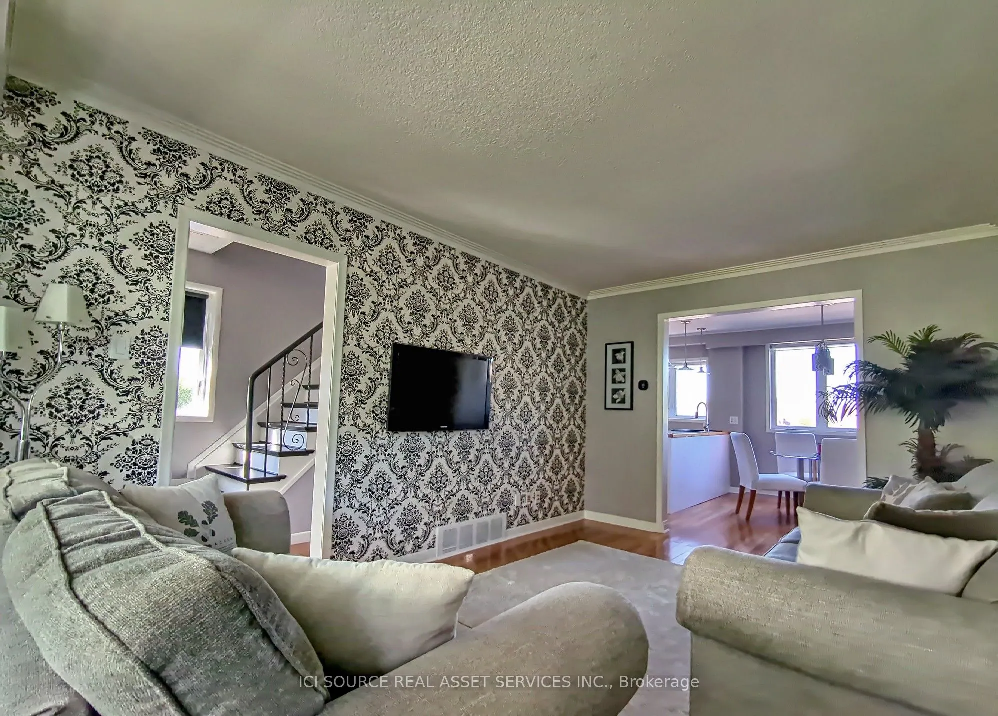362 Silverthorn Avenue