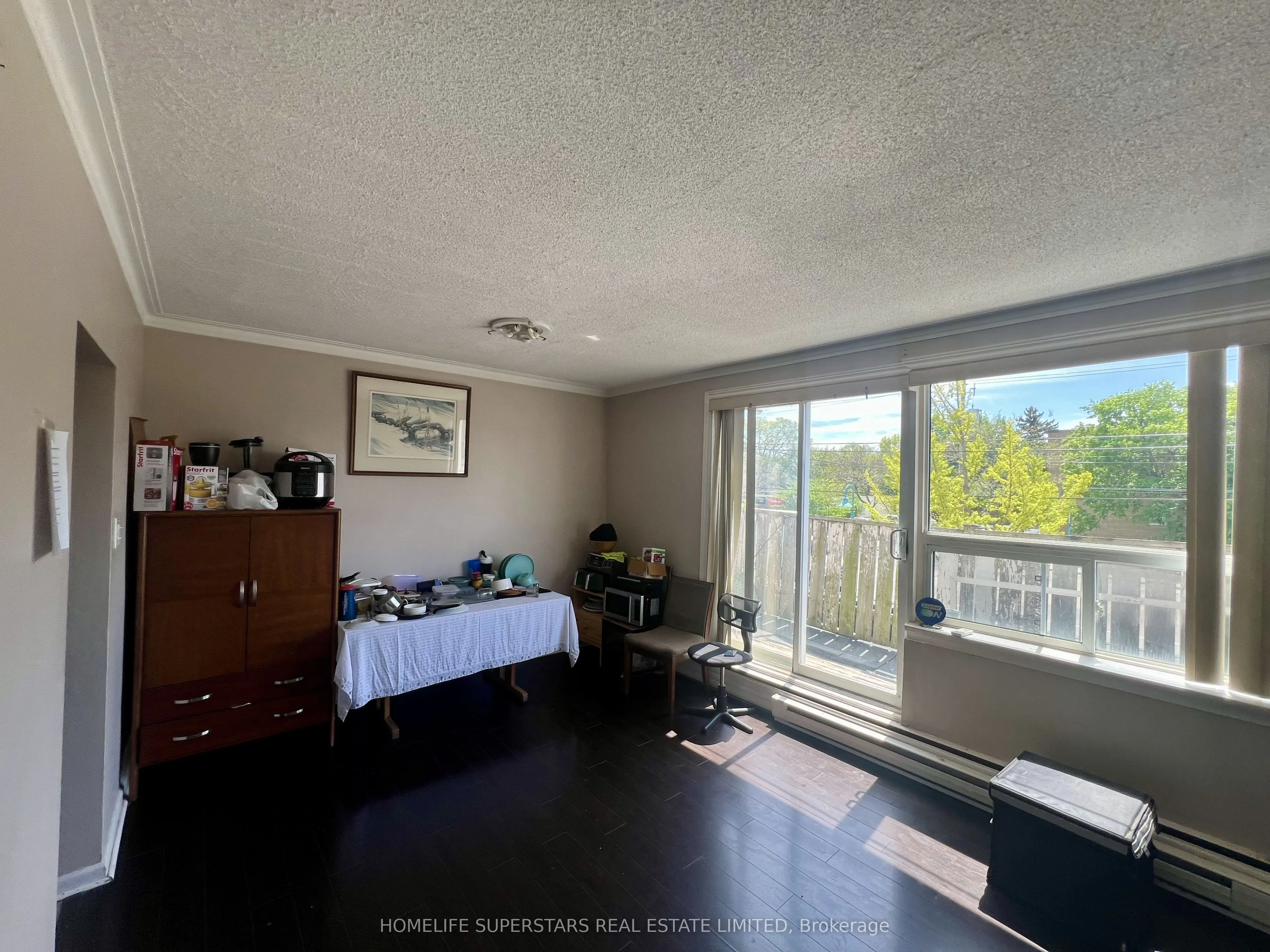 3282 Lakeshore Boulevard W