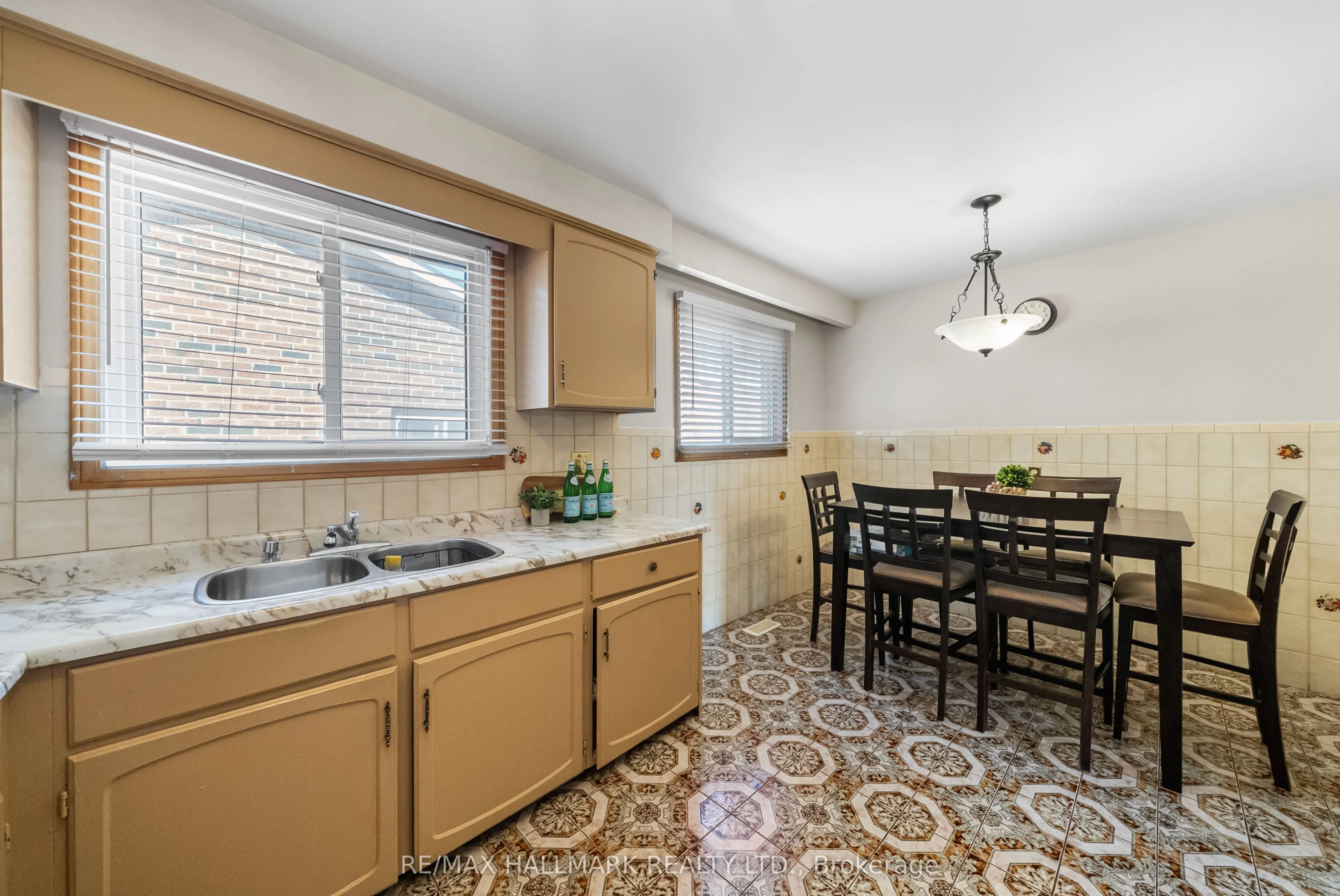 232 Chalfield Lane