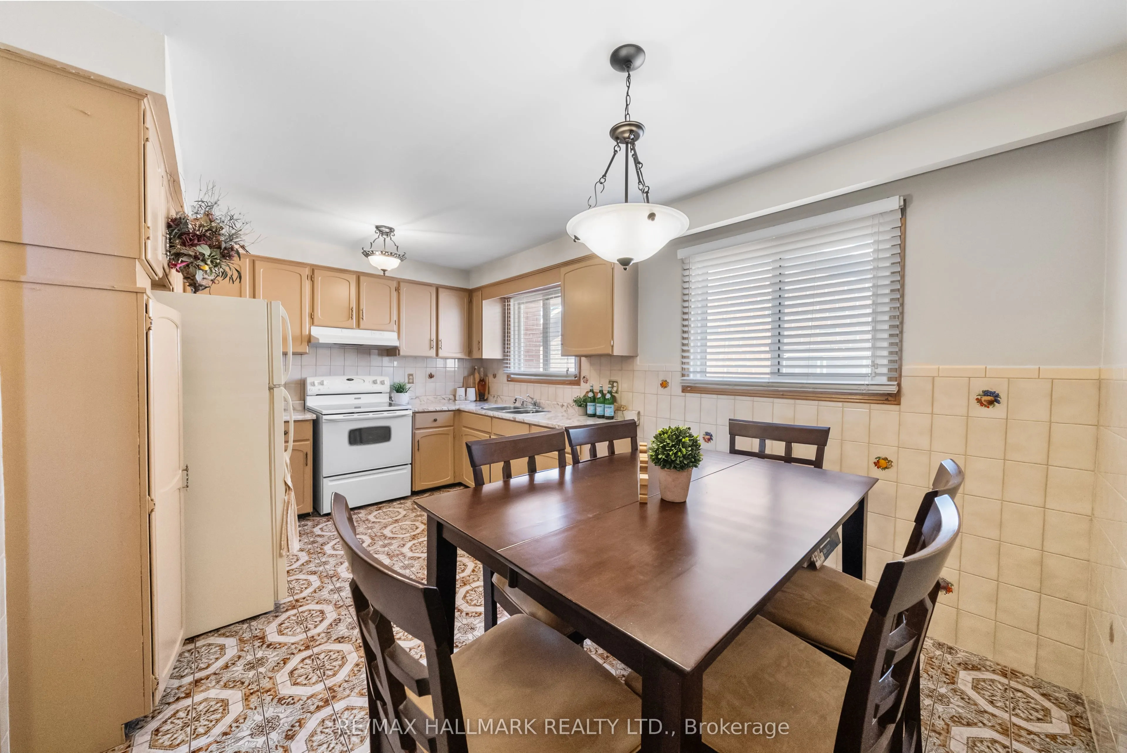 232 Chalfield Lane