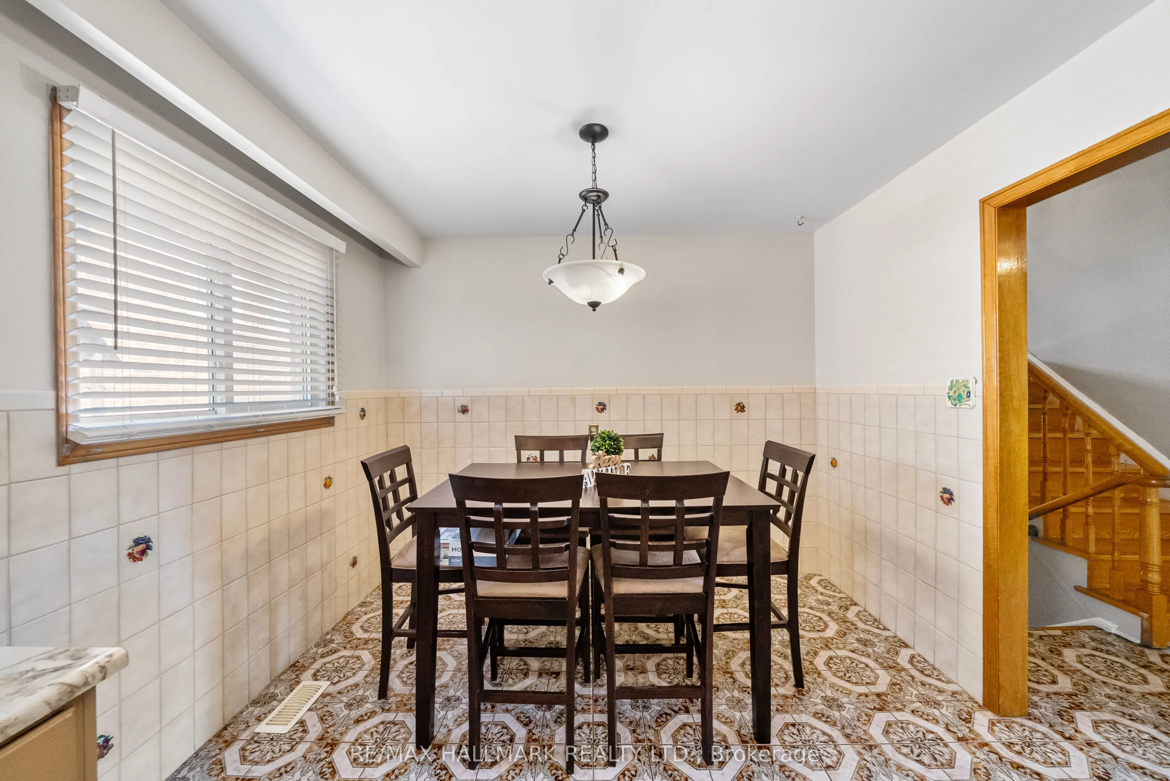 232 Chalfield Lane