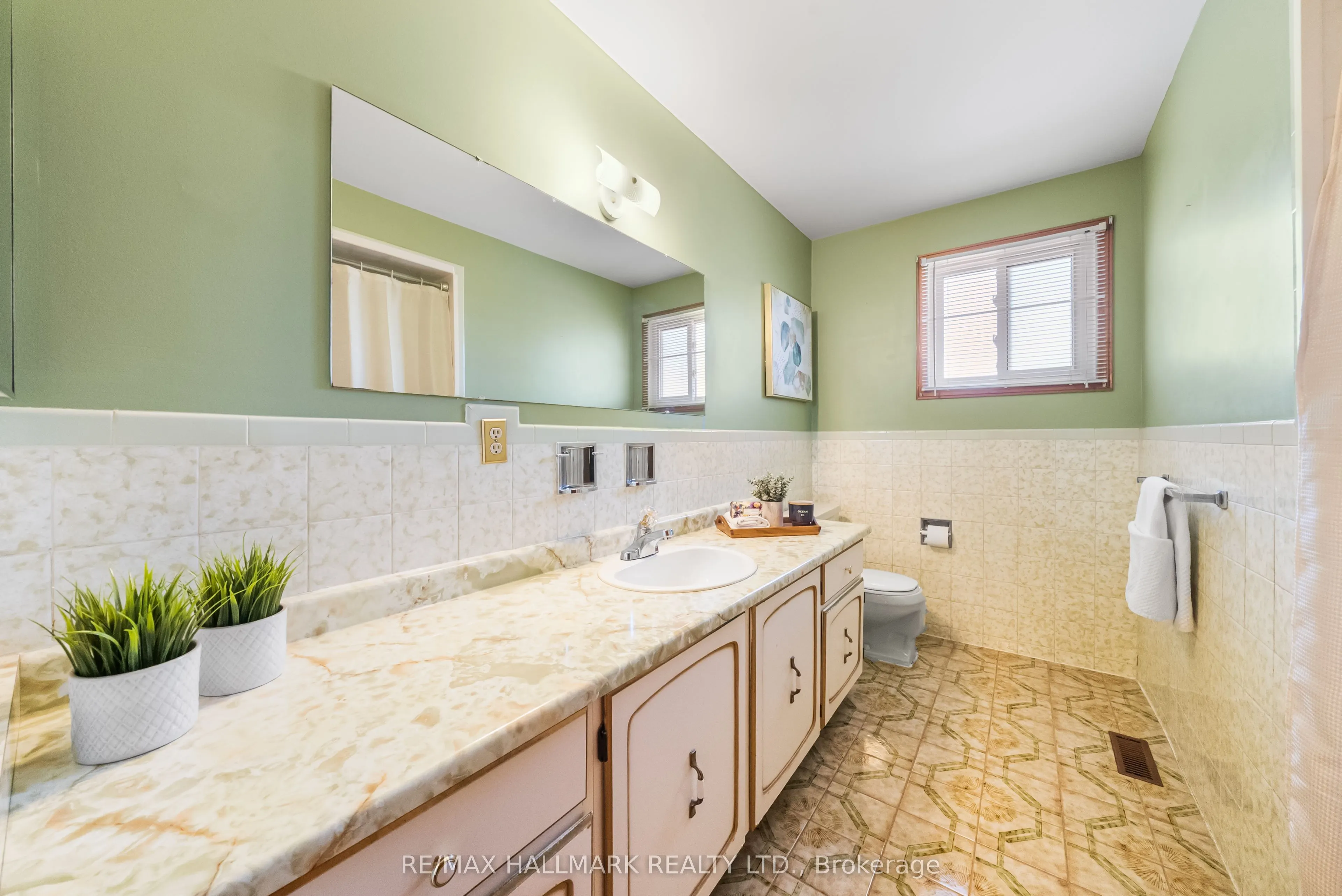 232 Chalfield Lane