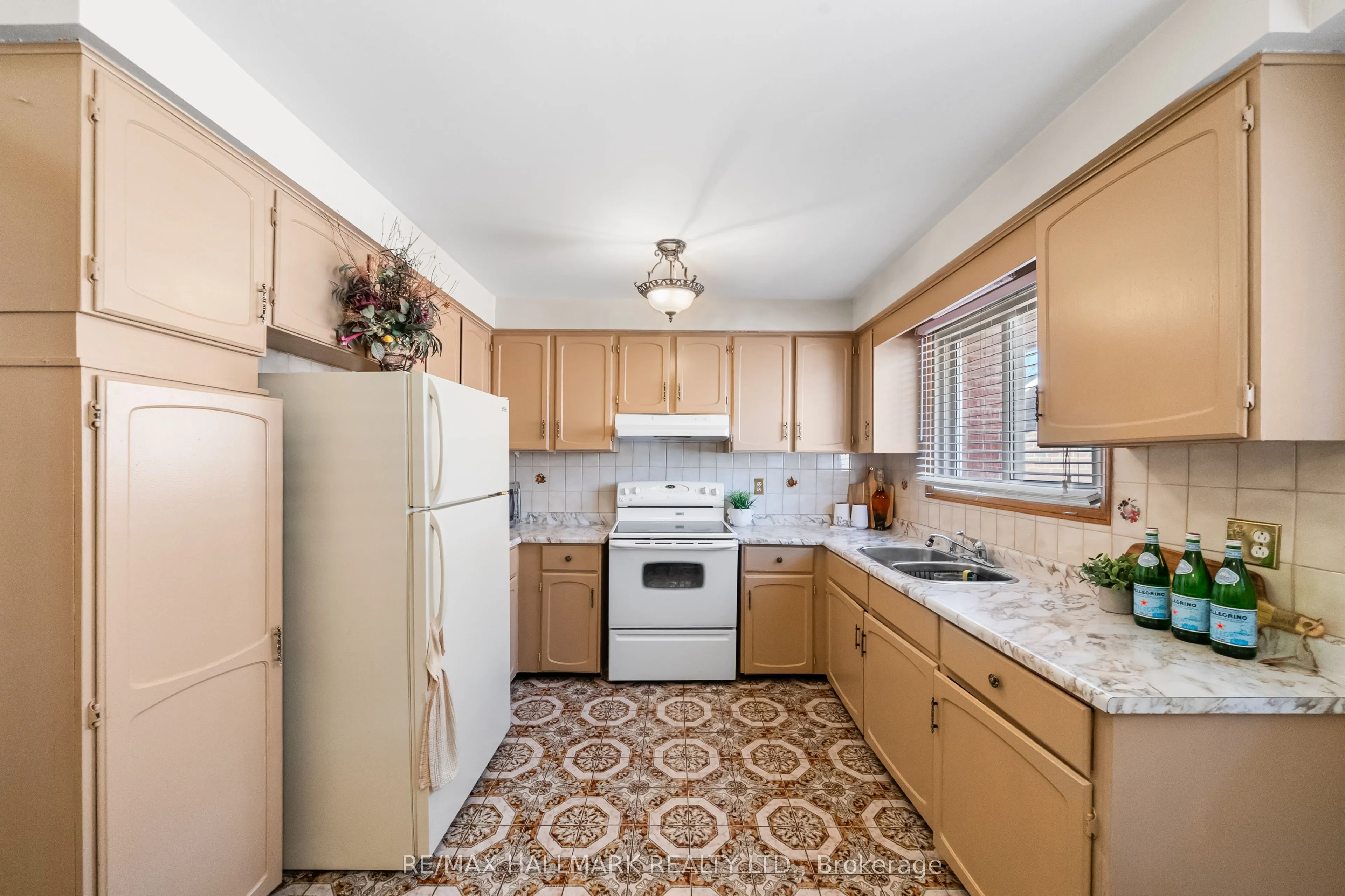 232 Chalfield Lane