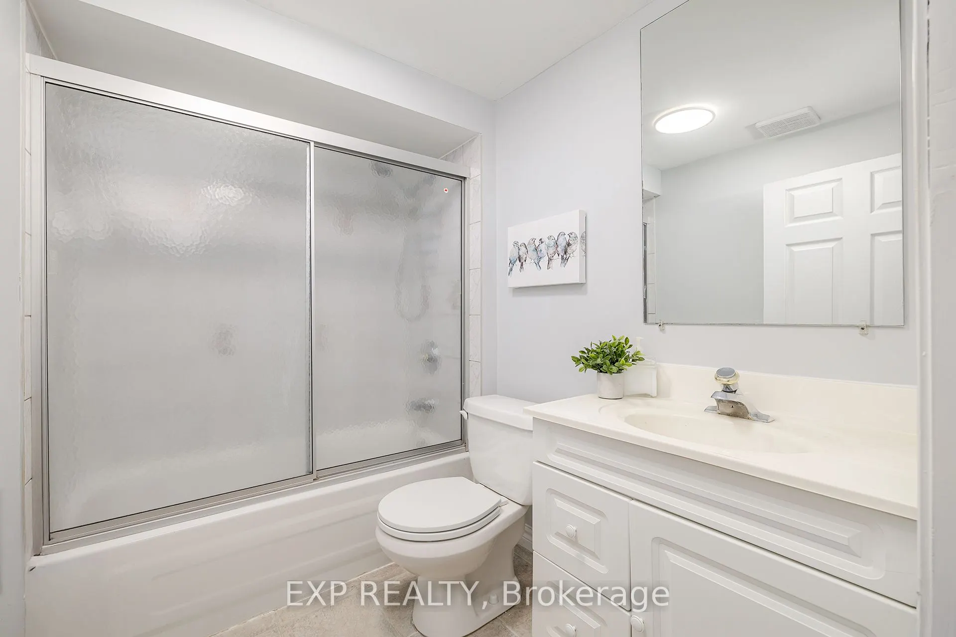 172 Queen Street W