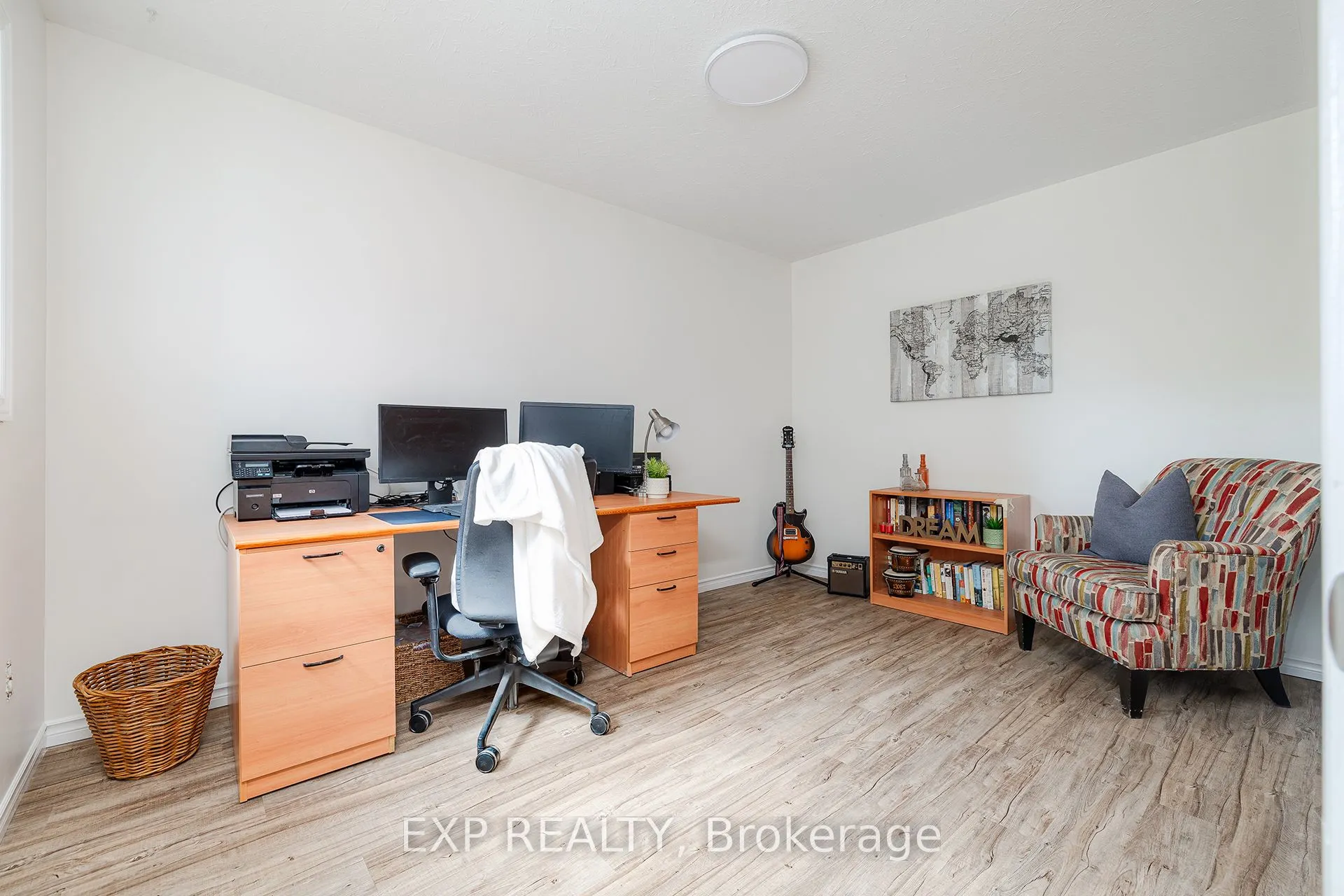 172 Queen Street W