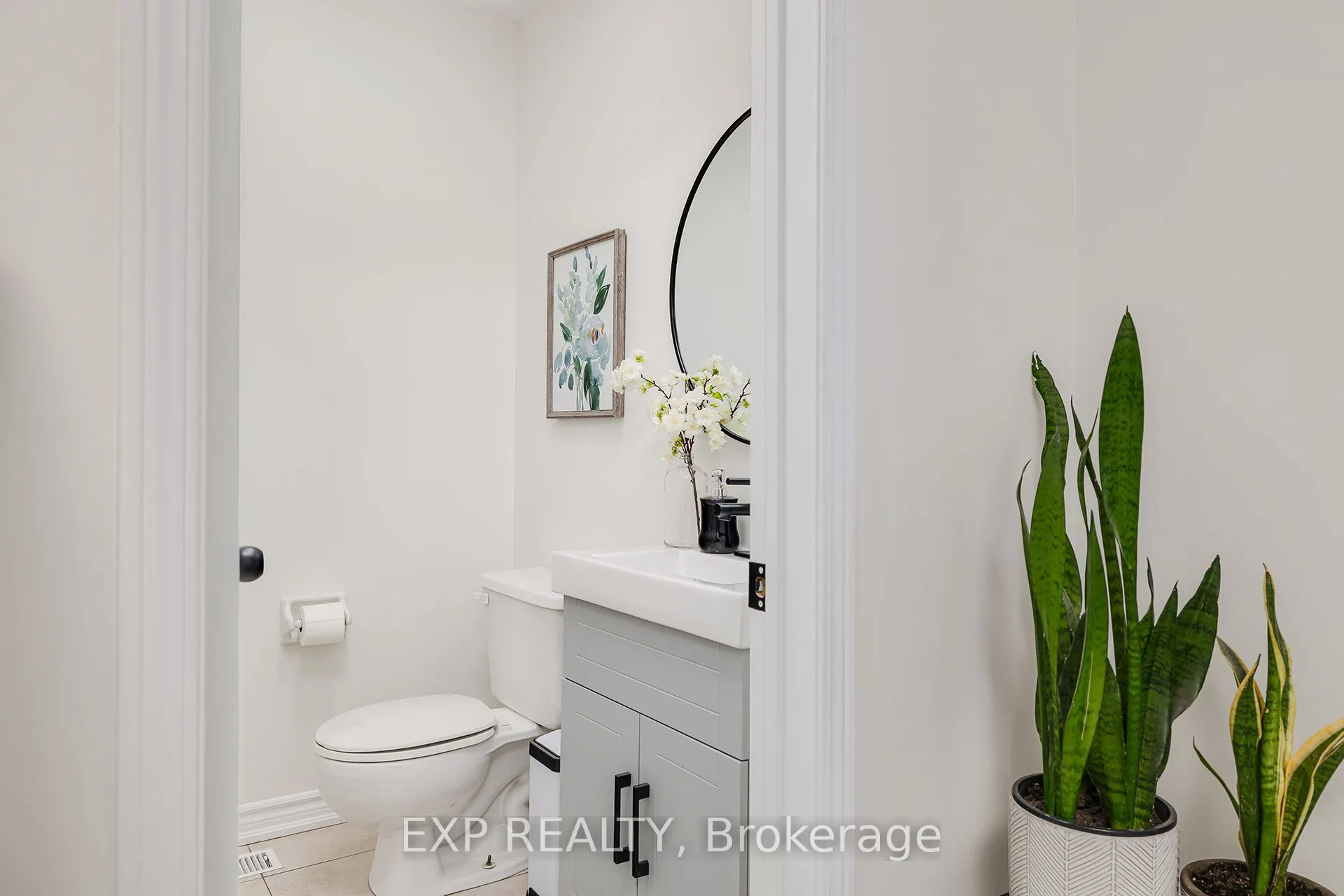 172 Queen Street W