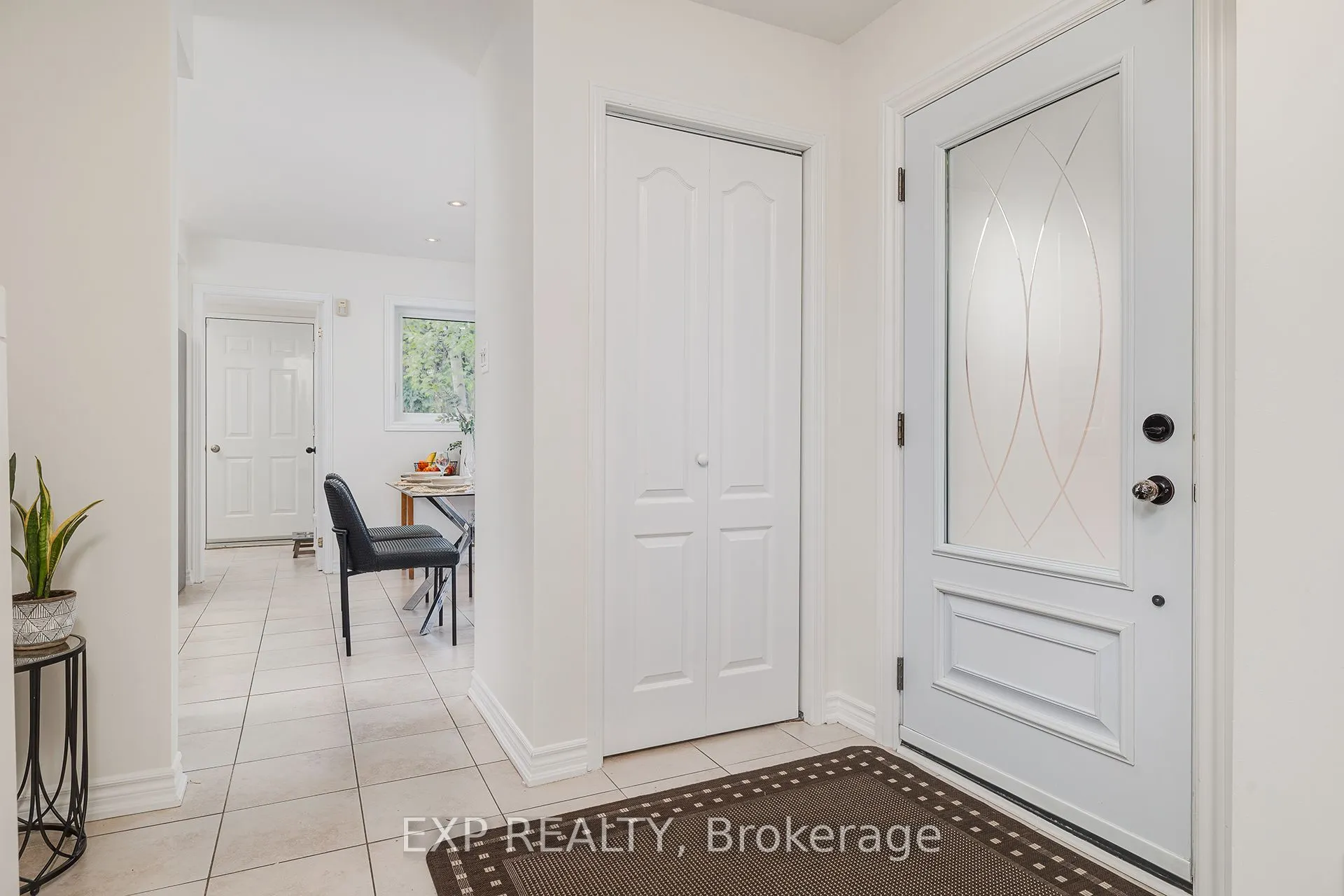 172 Queen Street W