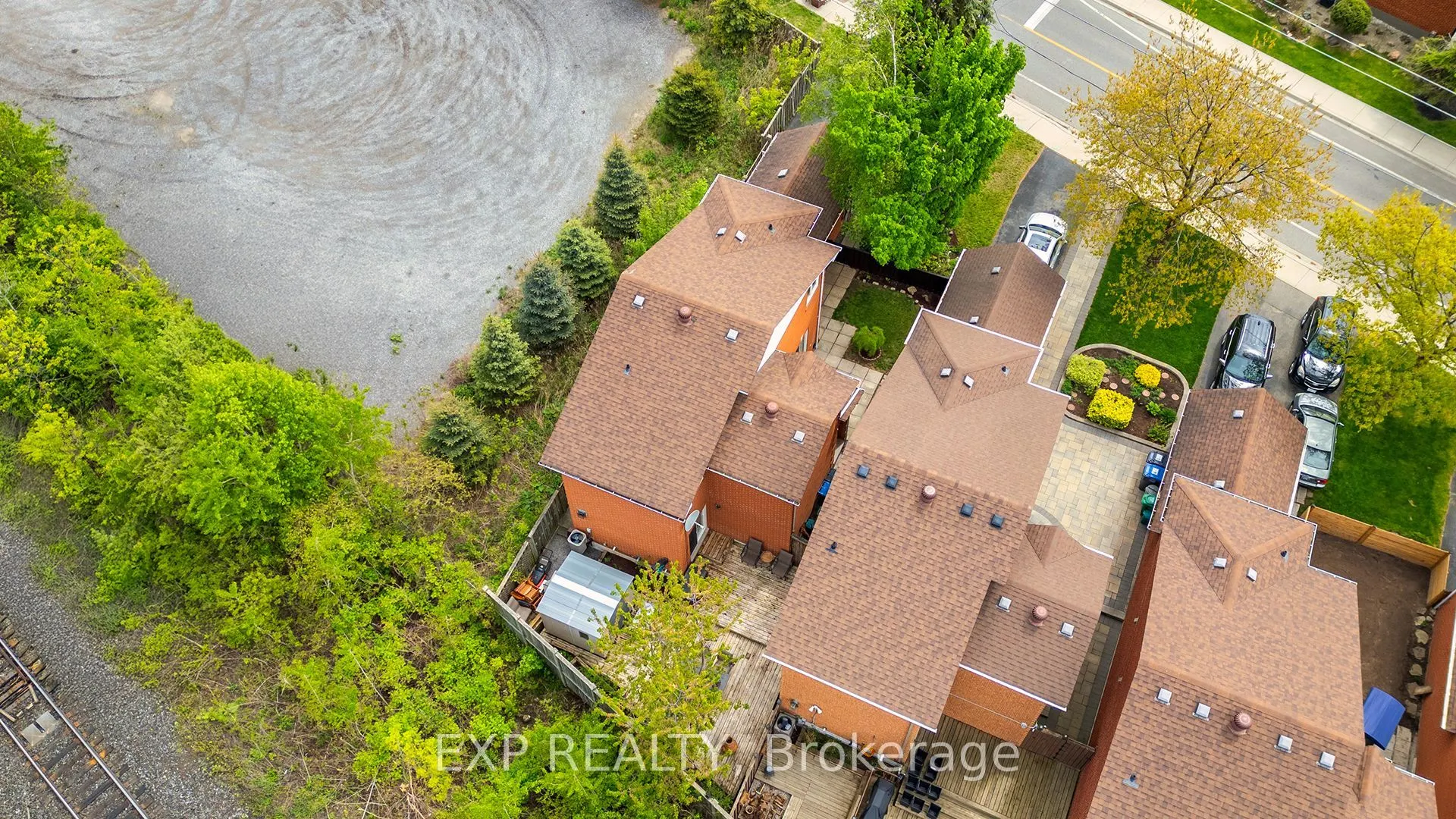 172 Queen Street W
