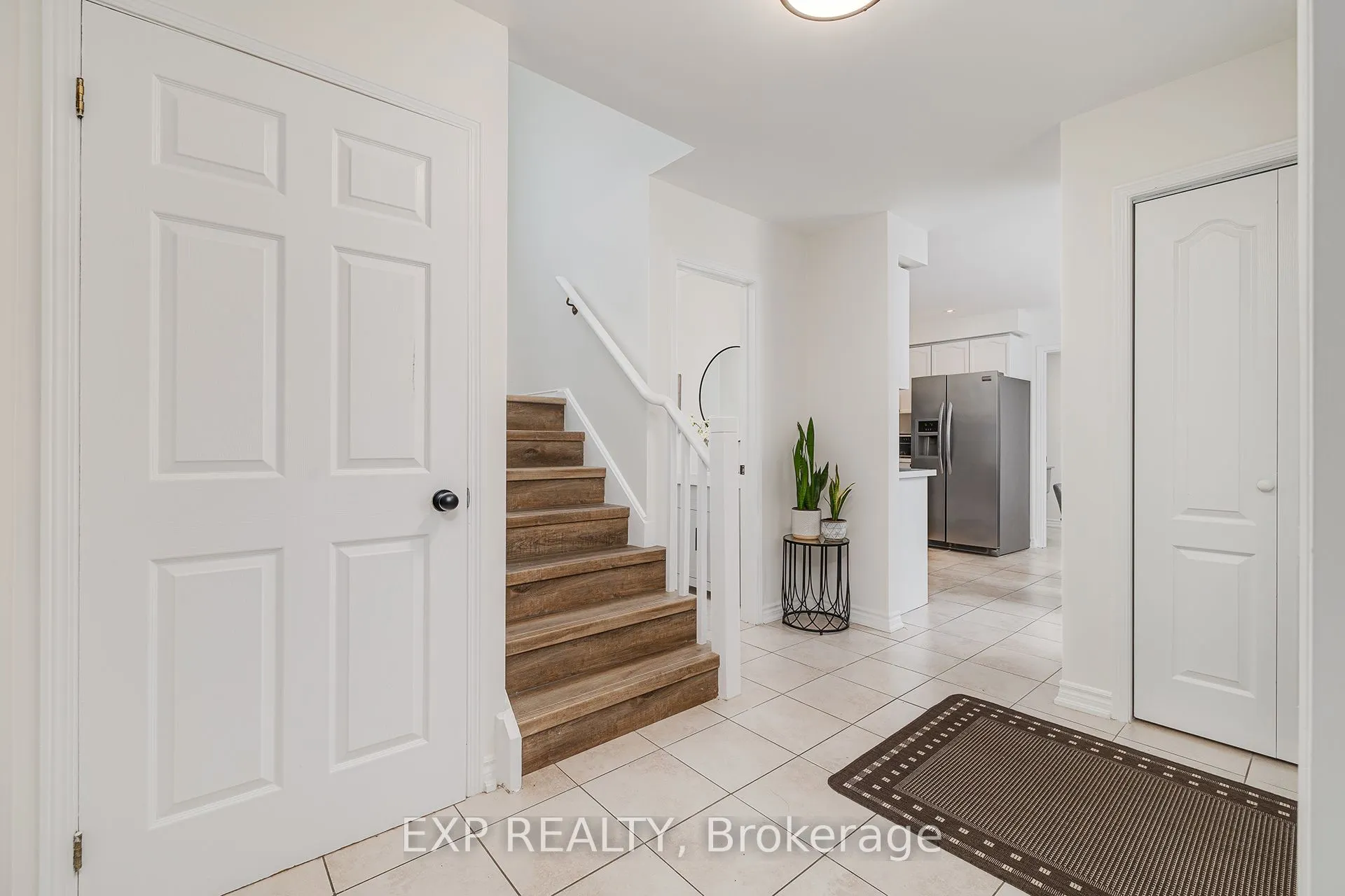 172 Queen Street W