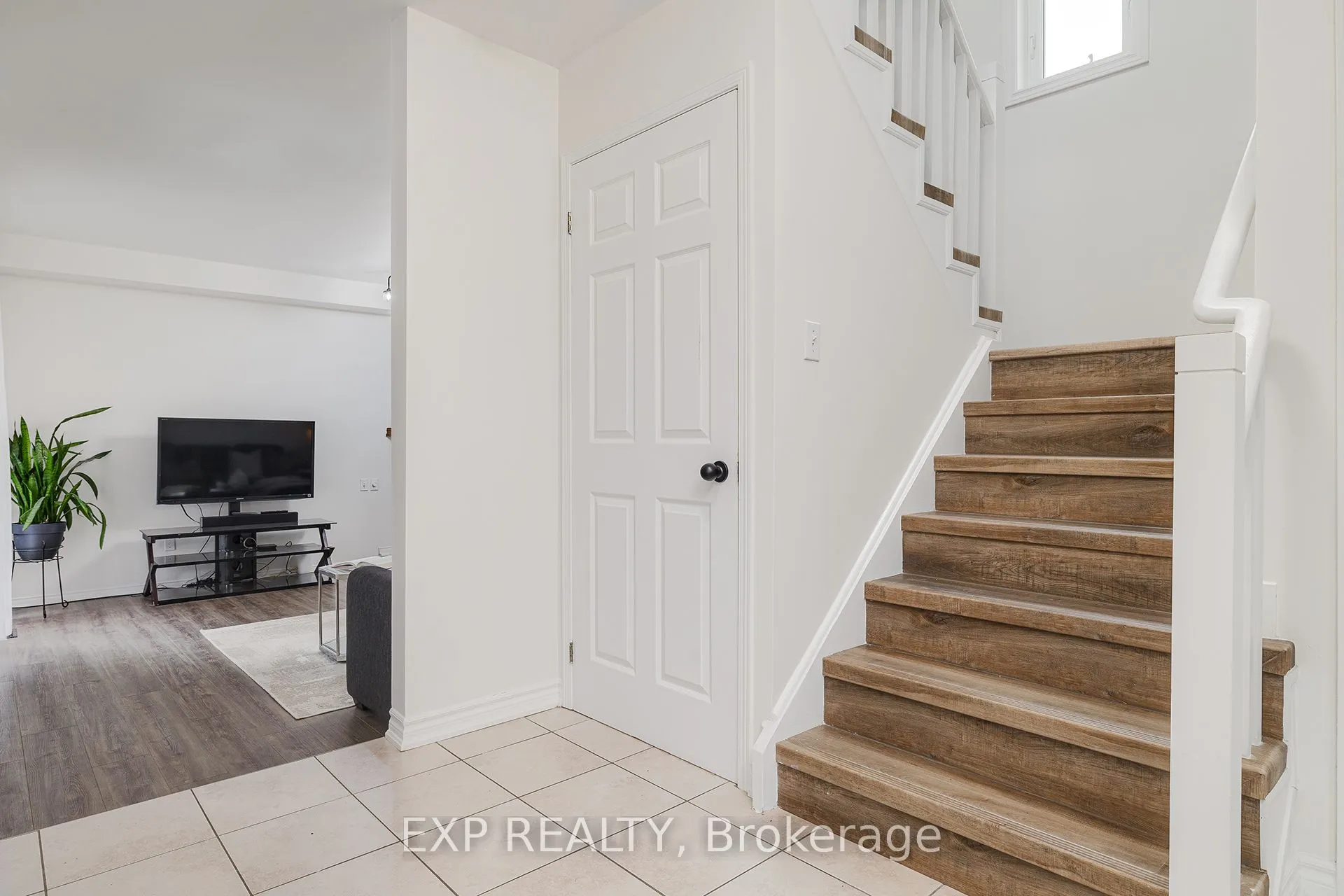 172 Queen Street W