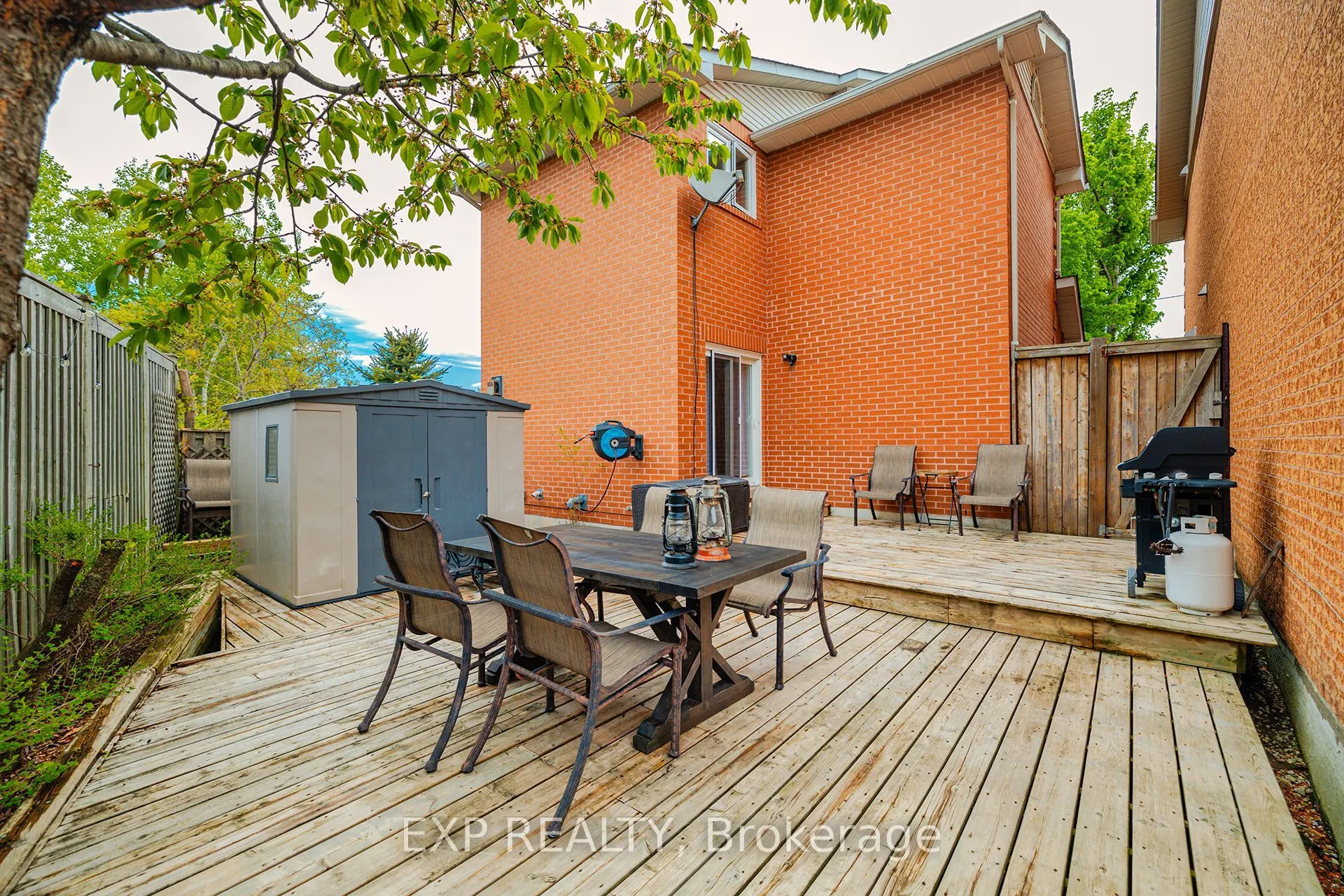 172 Queen Street W