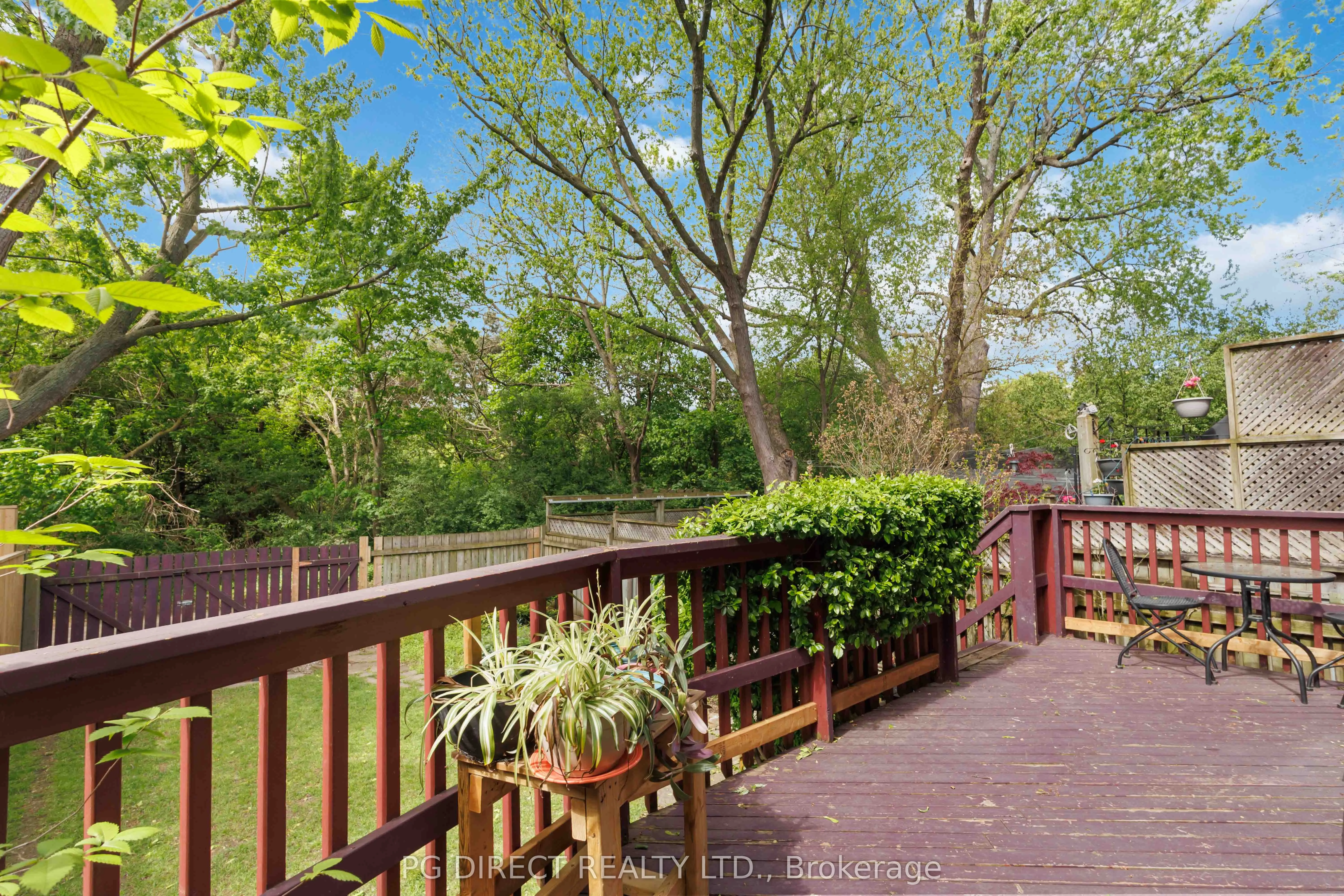 27 Warren Crescent
