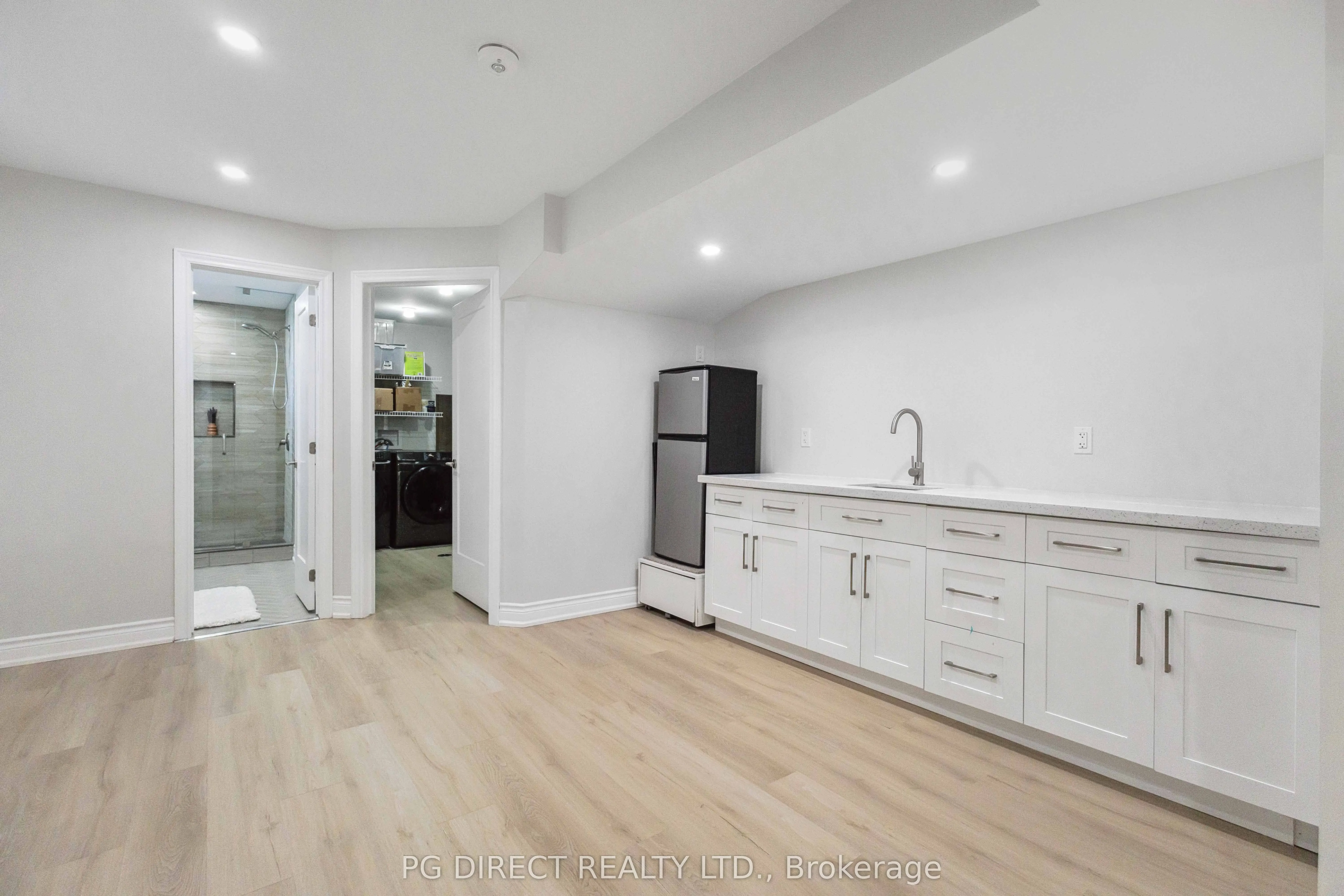 27 Warren Crescent