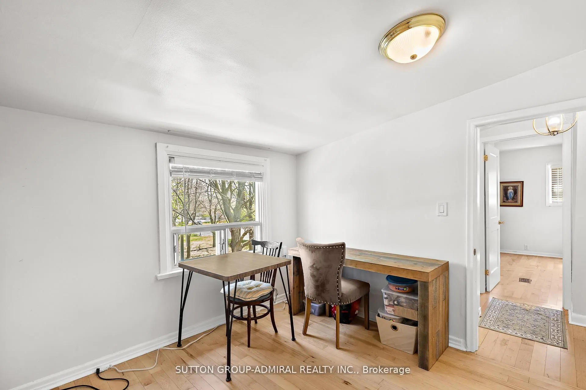 1052 Glengrove Avenue
