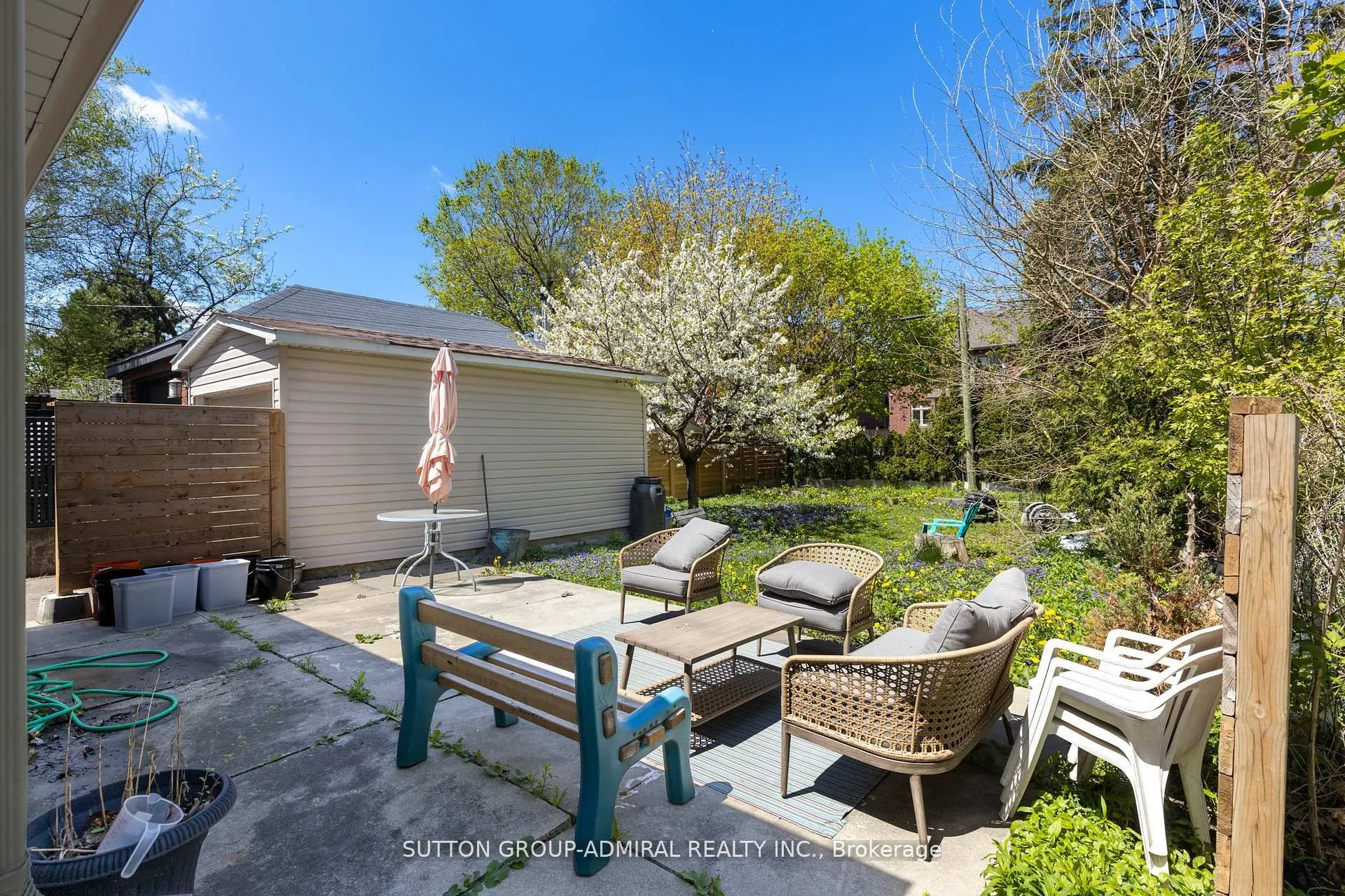 1052 Glengrove Avenue