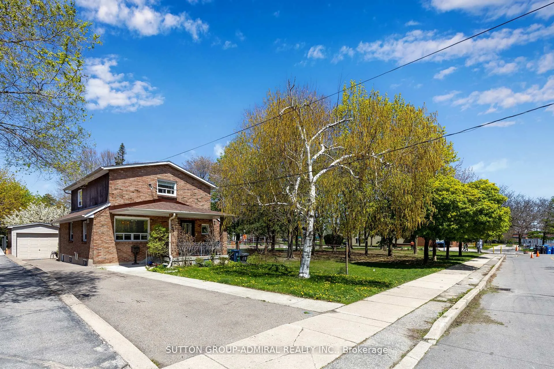 1052 Glengrove Avenue