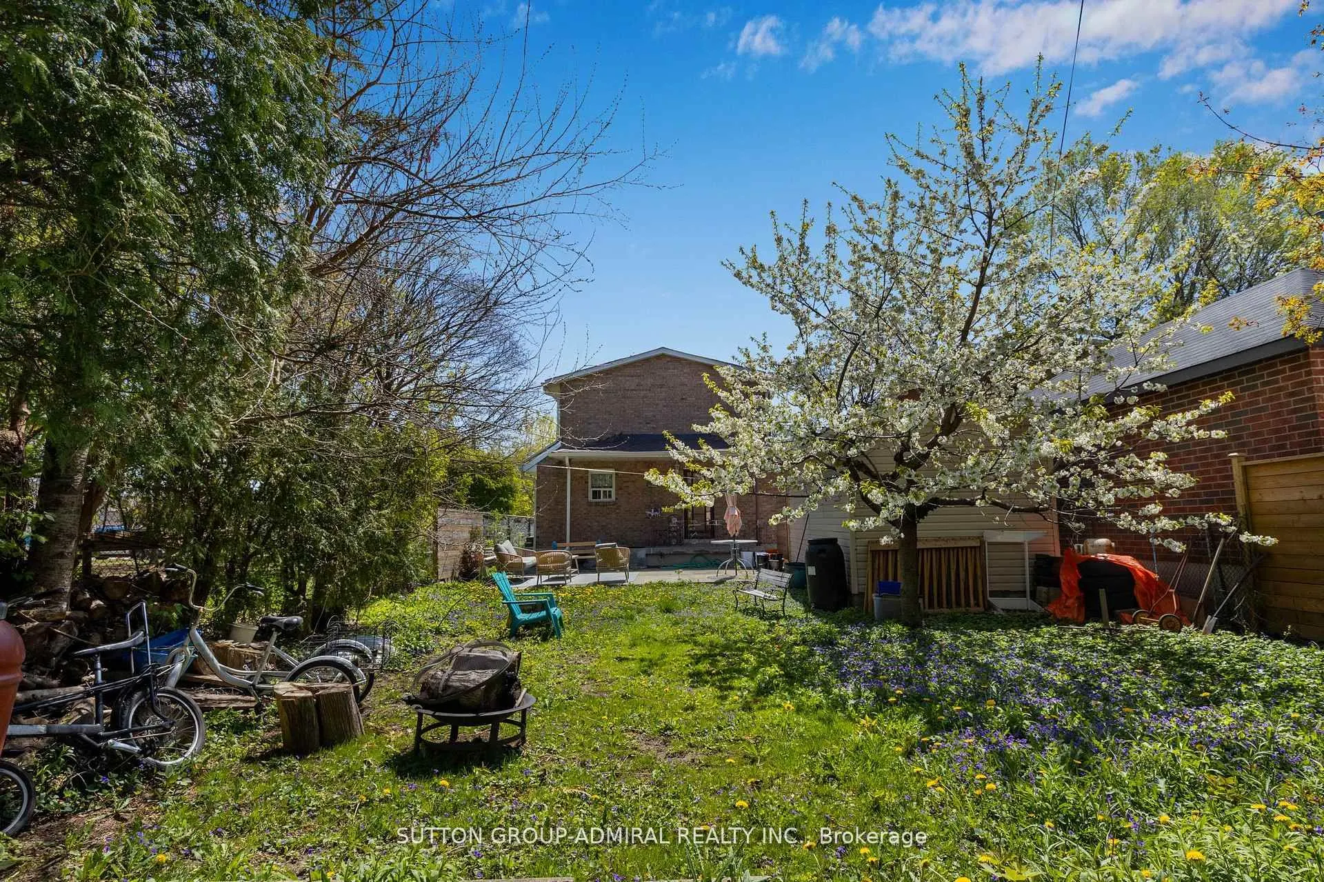 1052 Glengrove Avenue