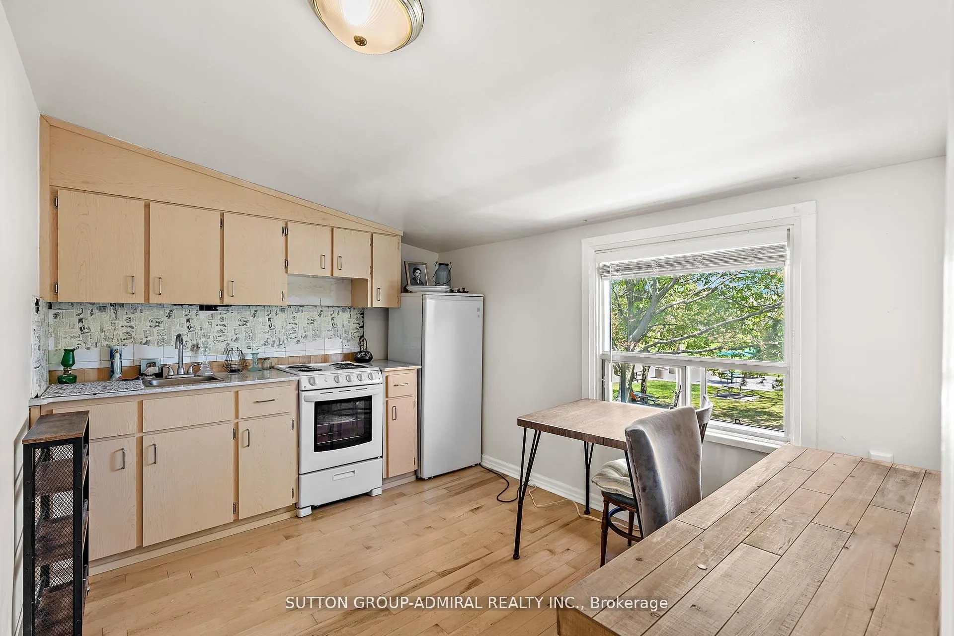 1052 Glengrove Avenue