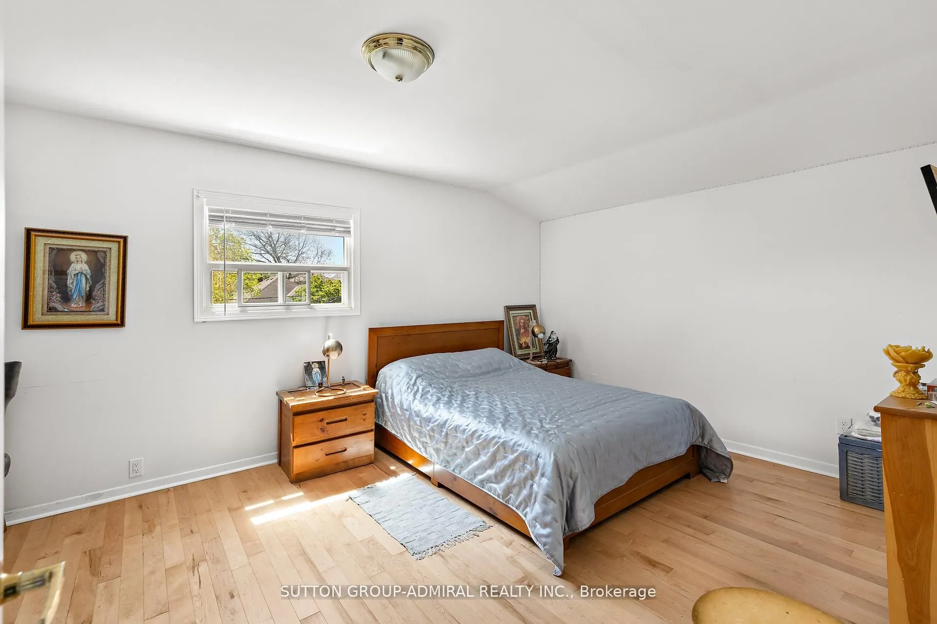 1052 Glengrove Avenue
