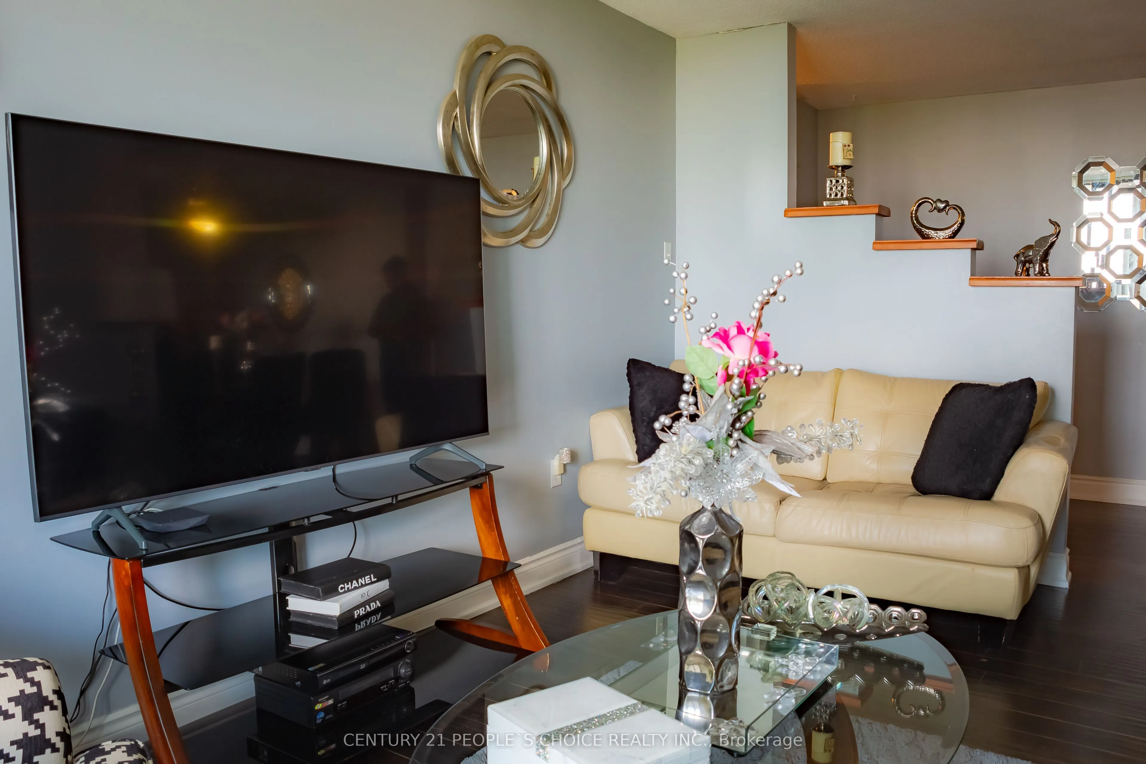 21 Knightsbridge Road, #907