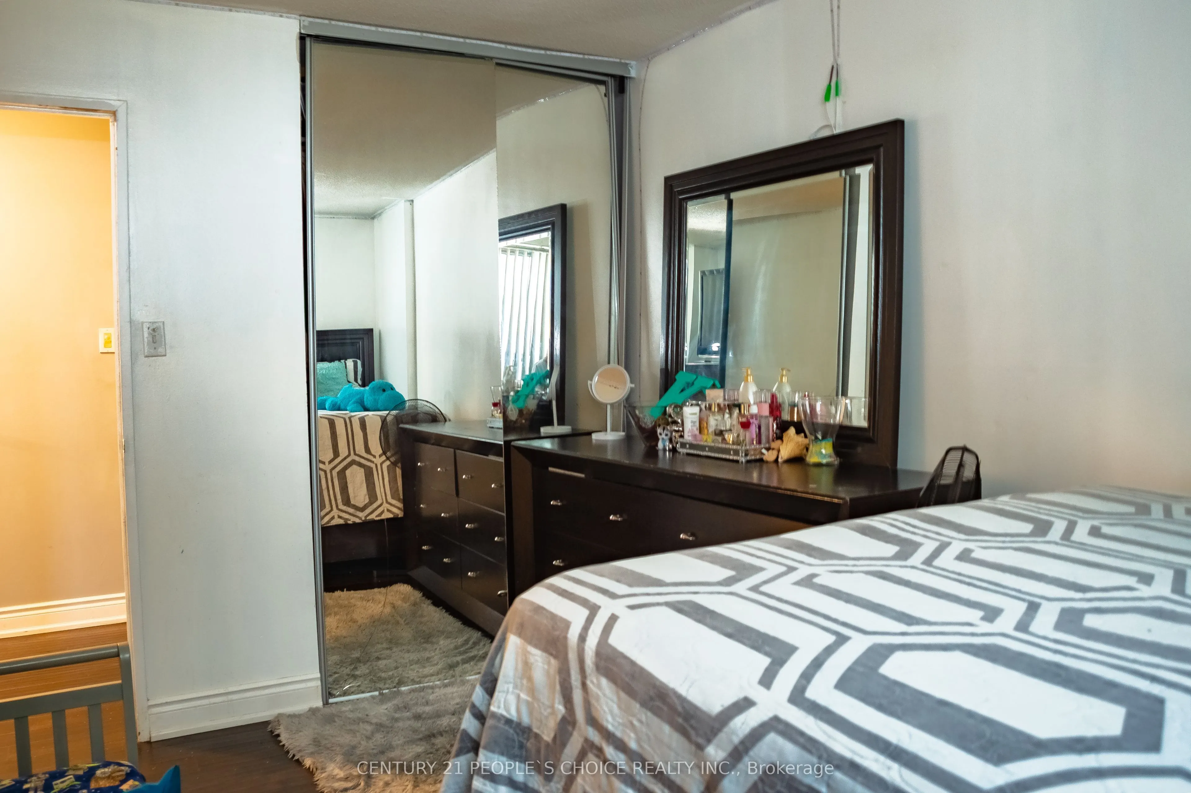 21 Knightsbridge Road, #907