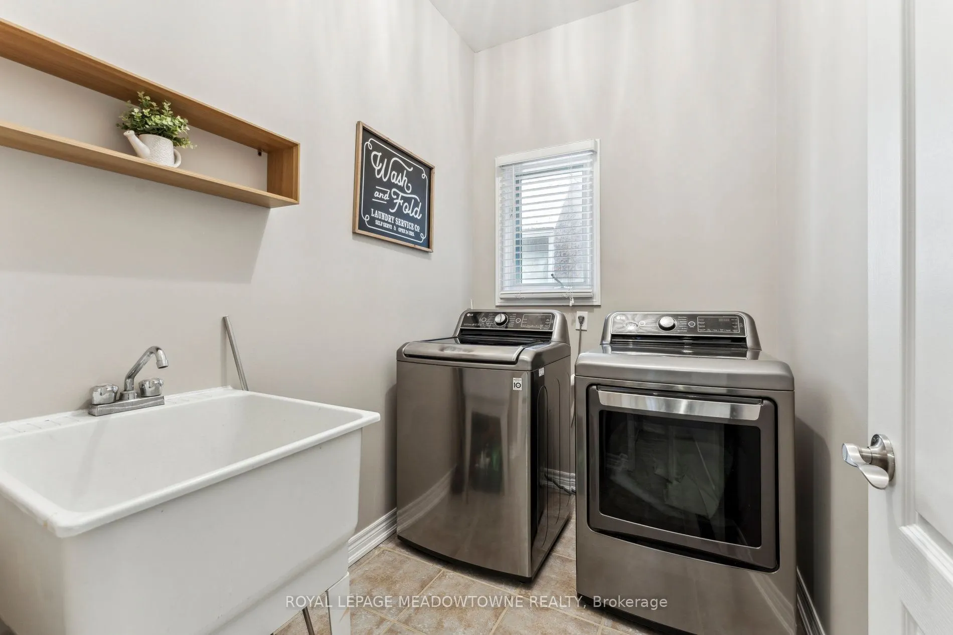1186 Ezard Crescent