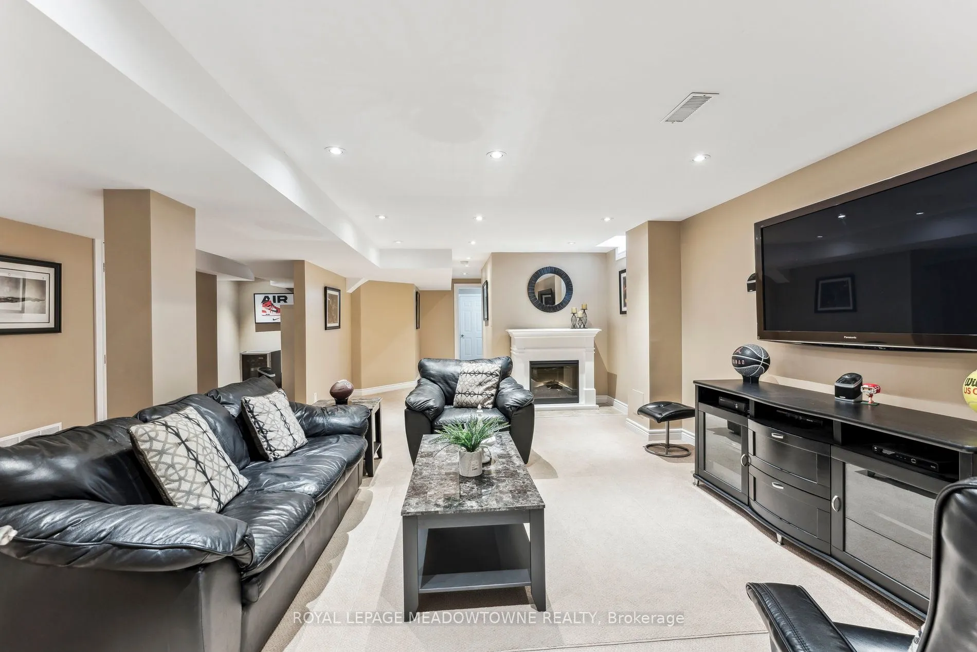 1186 Ezard Crescent