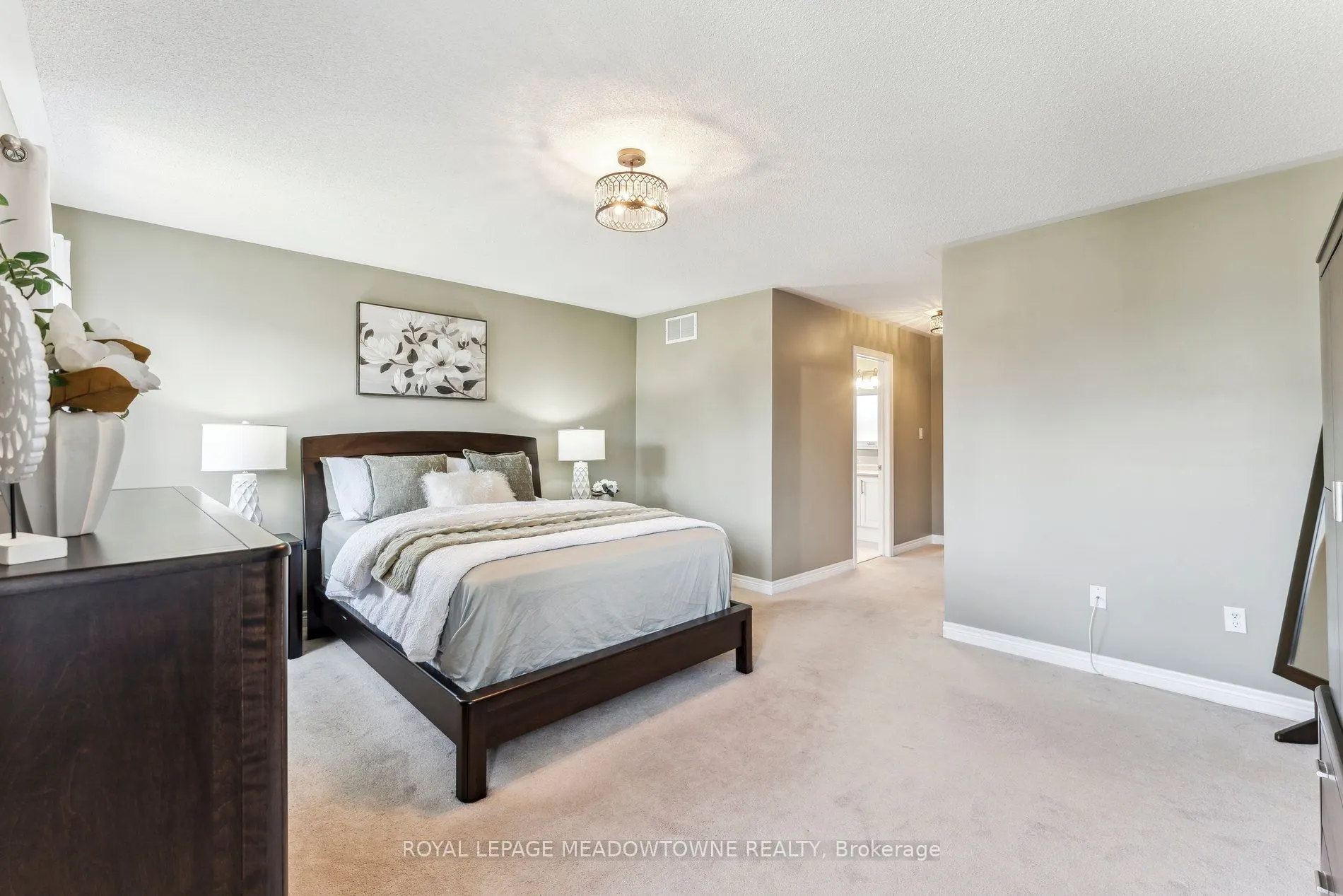 1186 Ezard Crescent